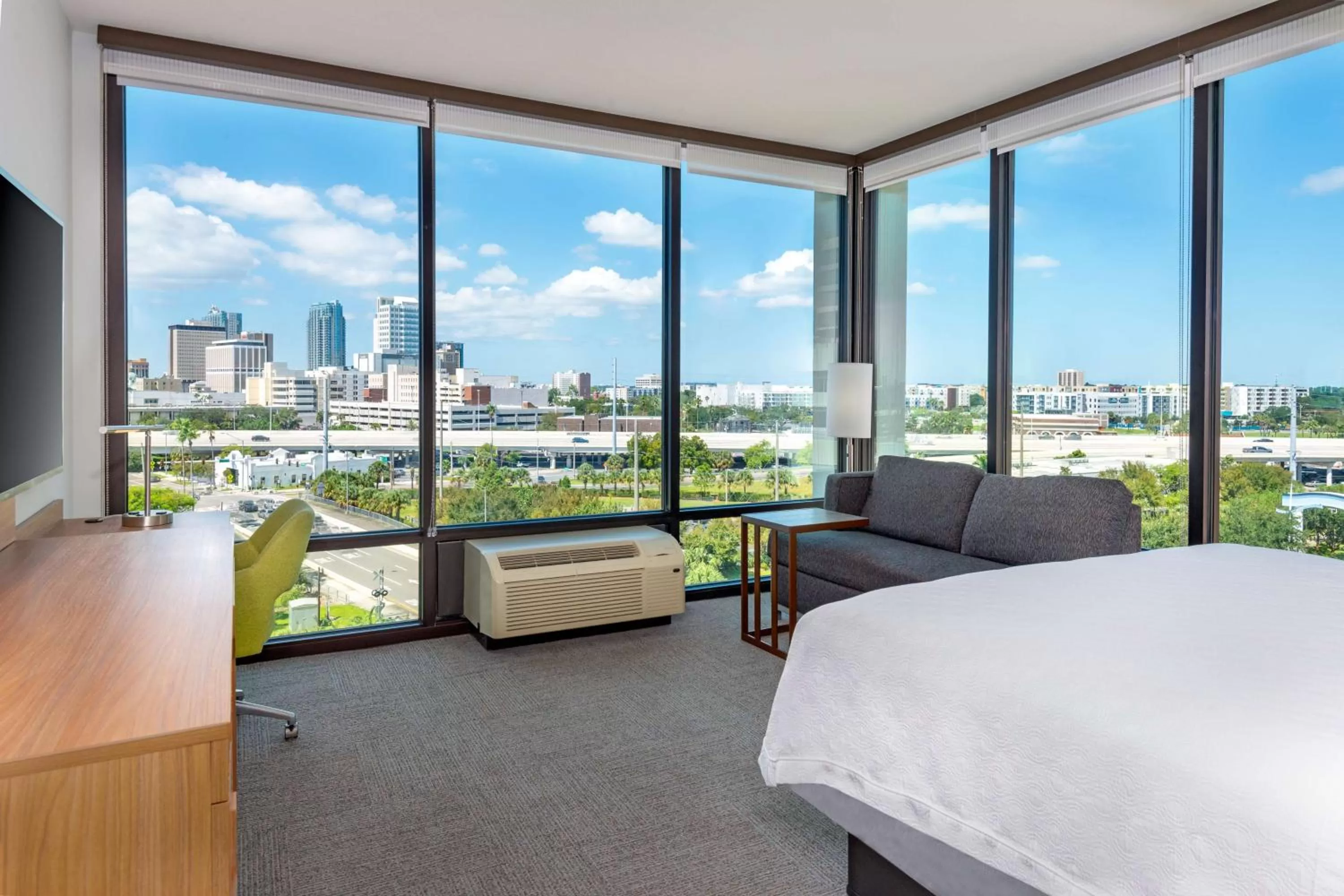 Bedroom, Bed in Hampton Inn Tampa Downtown Channel District