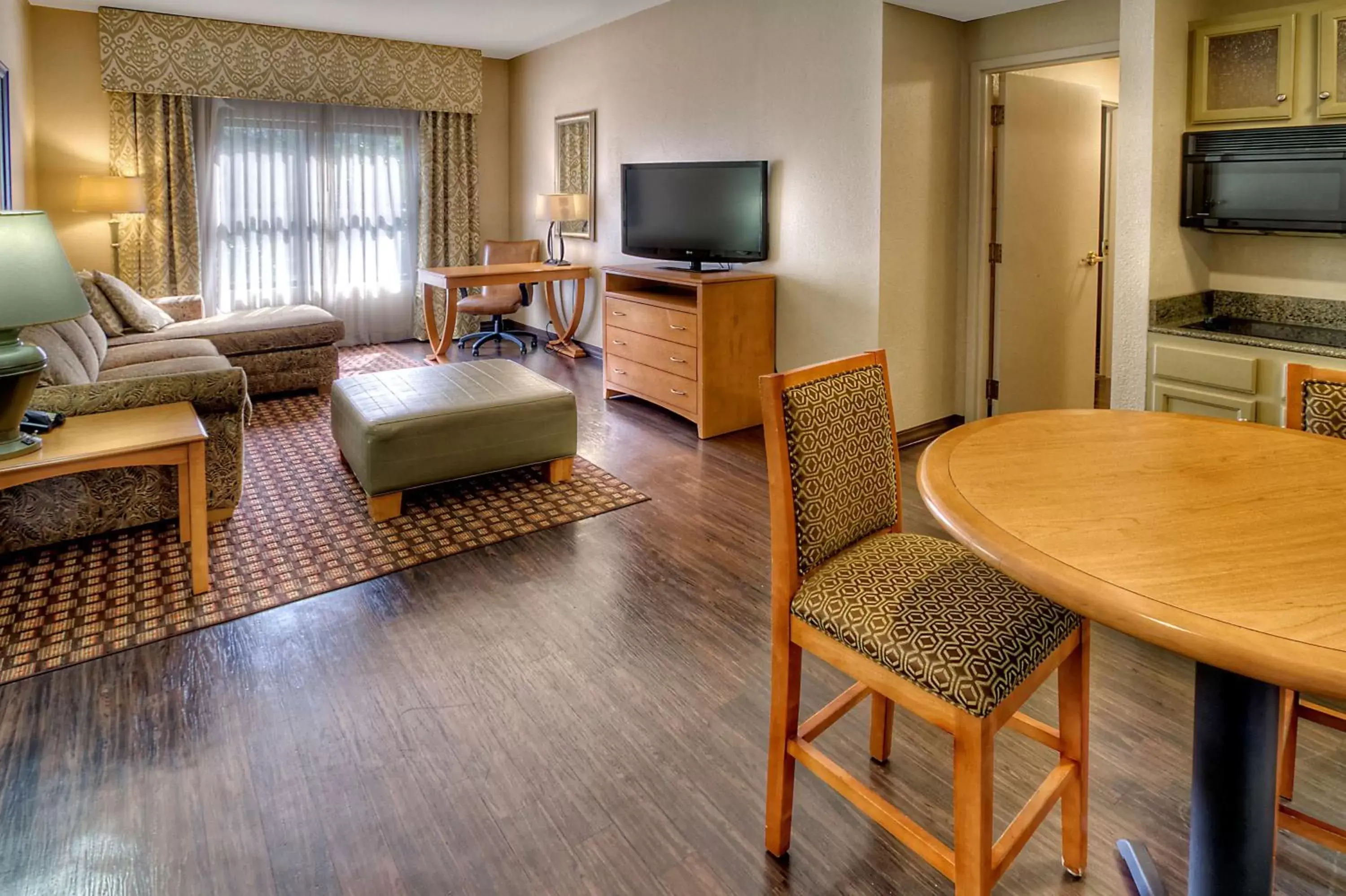 Bedroom, Seating Area in Hampton Inn & Suites Nashville-Vanderbilt-Elliston Place