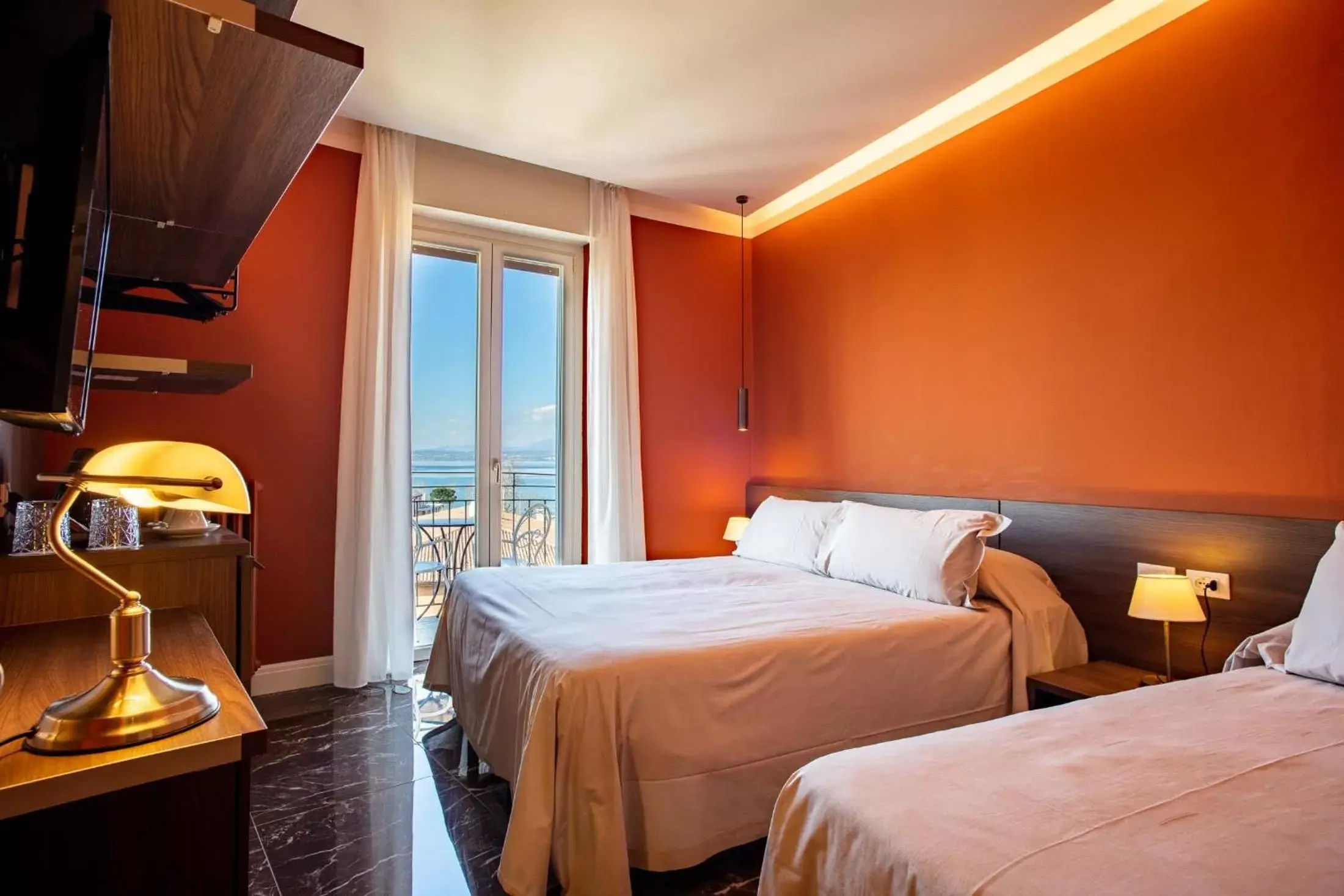 Triple Room with Lake View in Art Hotel Ventaglio Triple Room with Lake View in Art Hotel Ventaglio