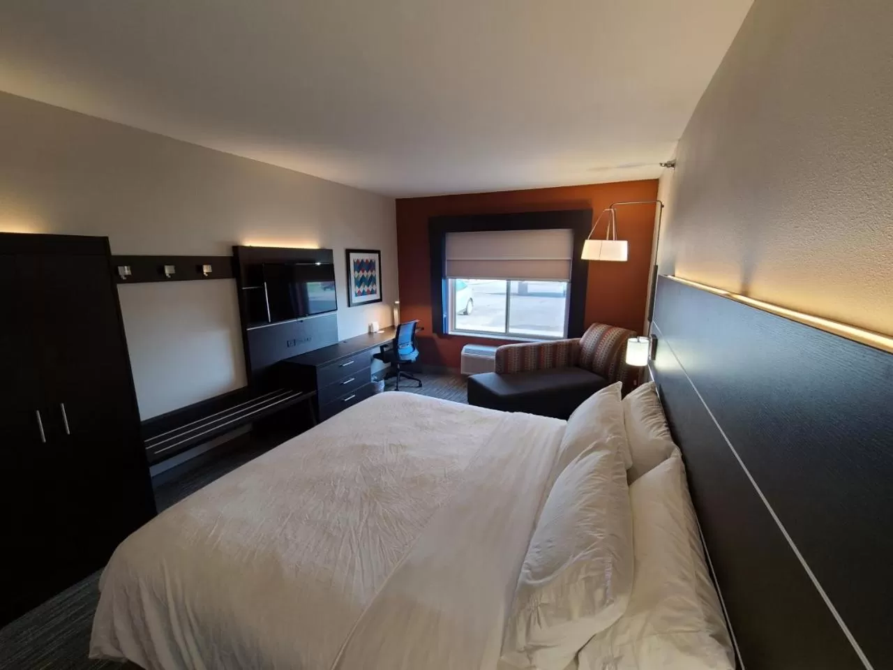 Bed in Holiday Inn Express Hotel & Suites Sheldon by IHG