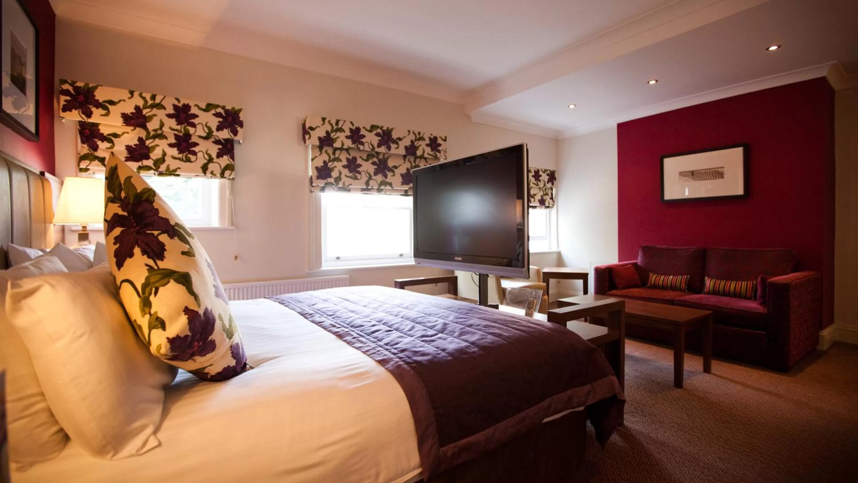 Photo of the whole room, Bed in Norfolk Royale Hotel