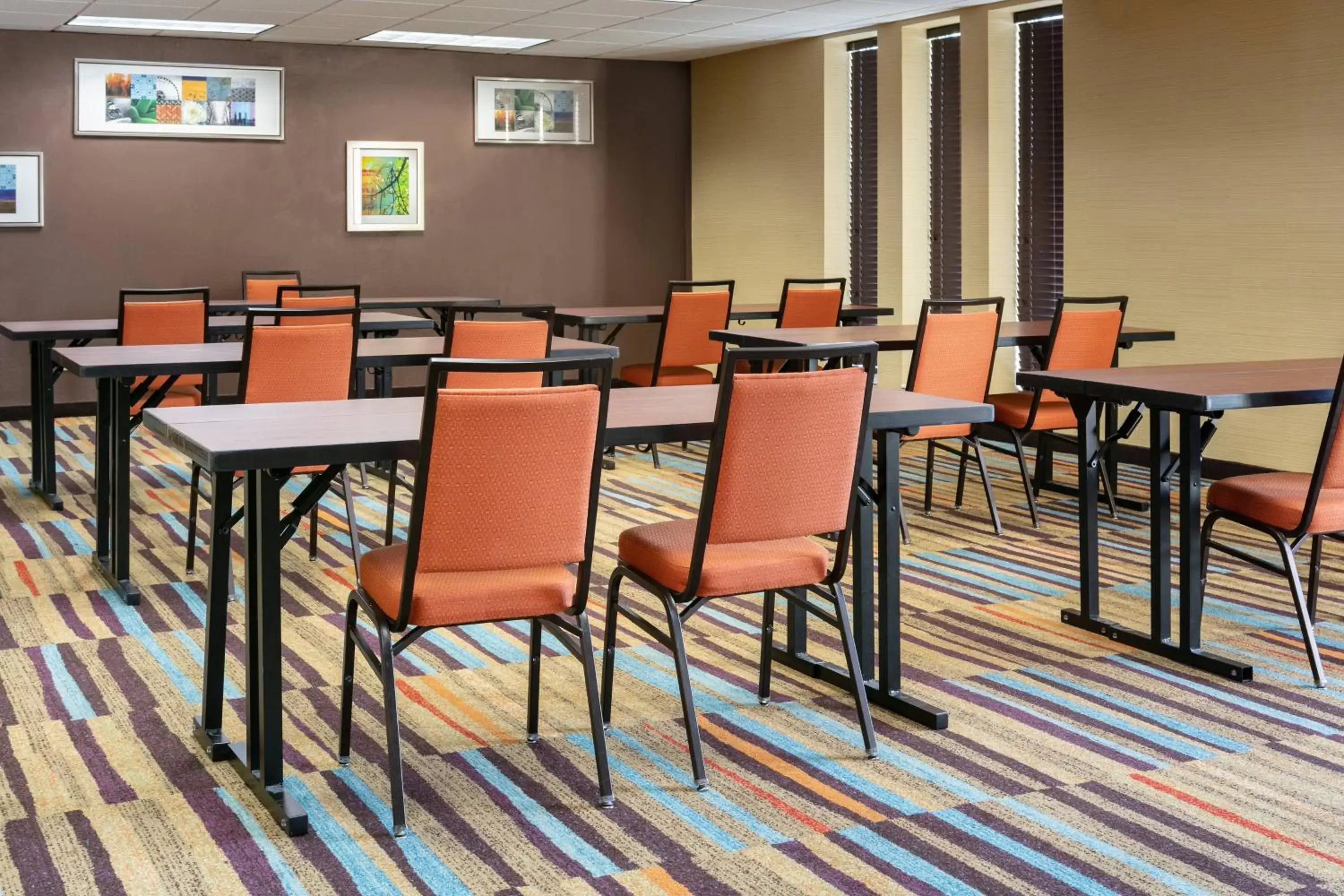 Meeting/conference room, Restaurant/Places to Eat in Fairfield Inn & Suites Cincinnati North/Sharonville