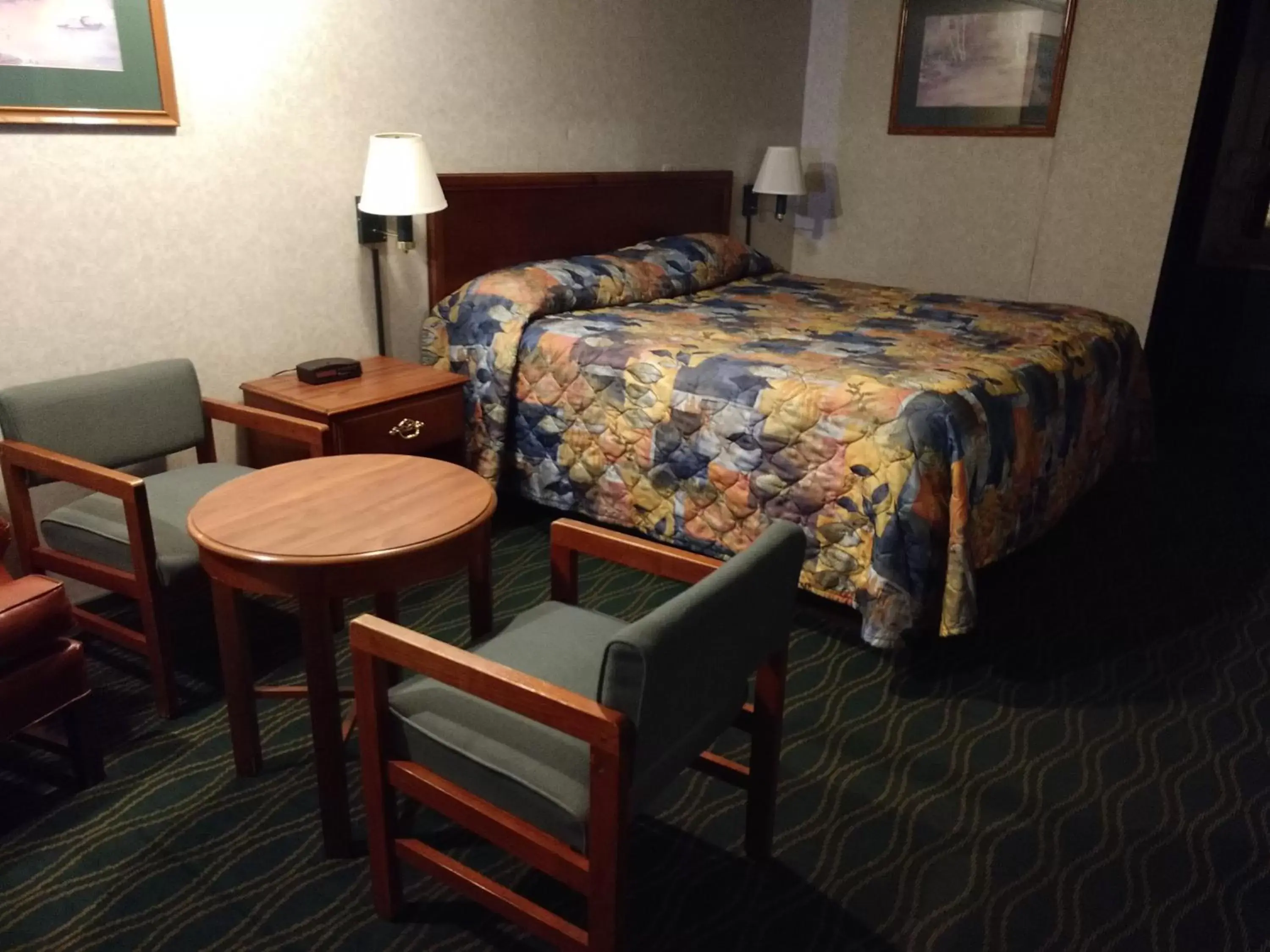 King Room in Kensington Inn - Howell King Room in Kensington Inn - Howell