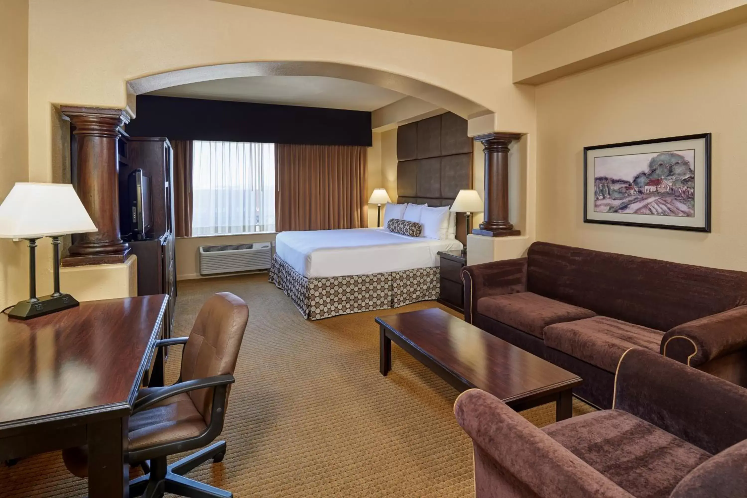 Bedroom in Radisson Hotel El Paso Airport