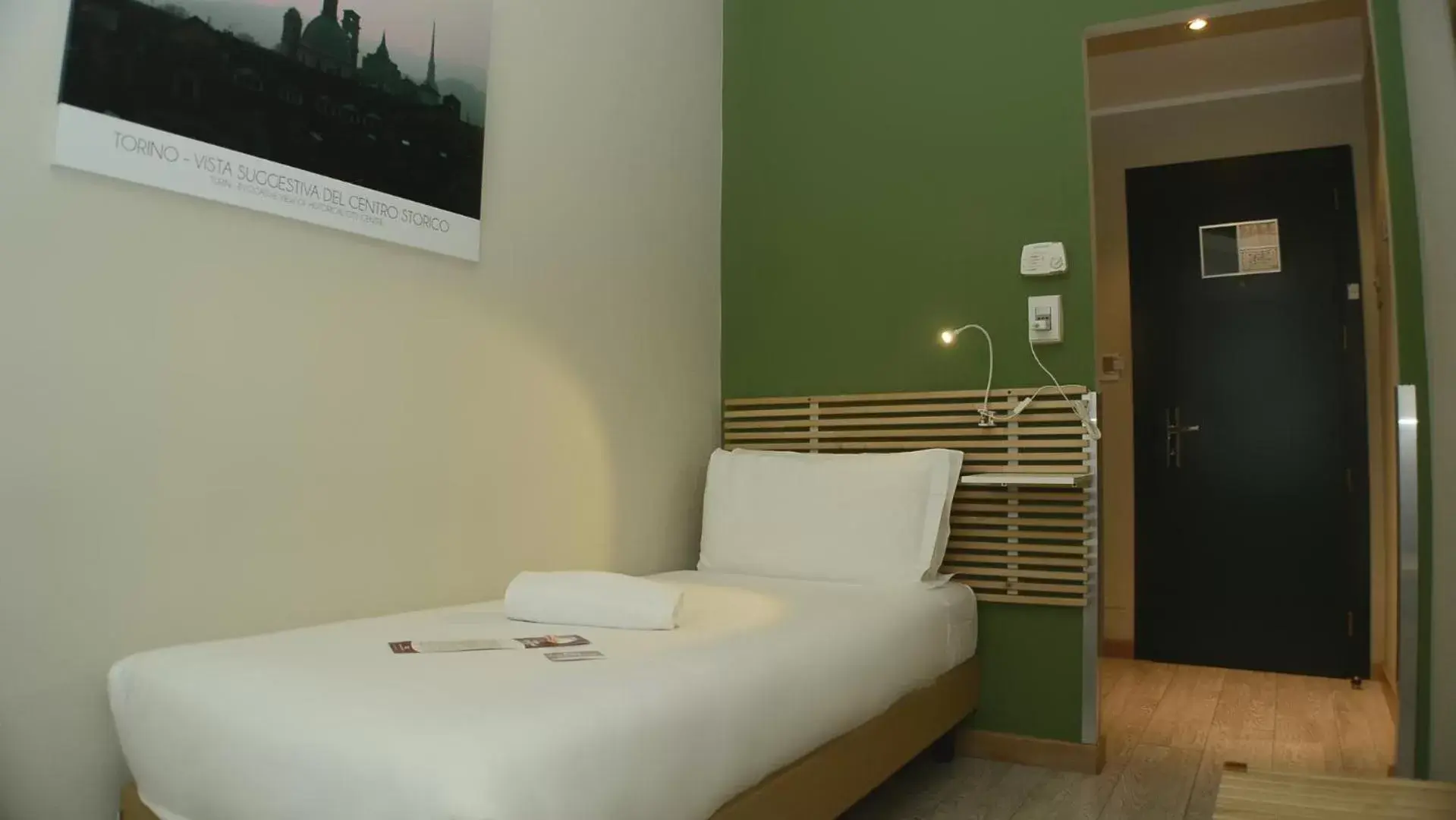 Bed in Best Quality Hotel Gran Mogol