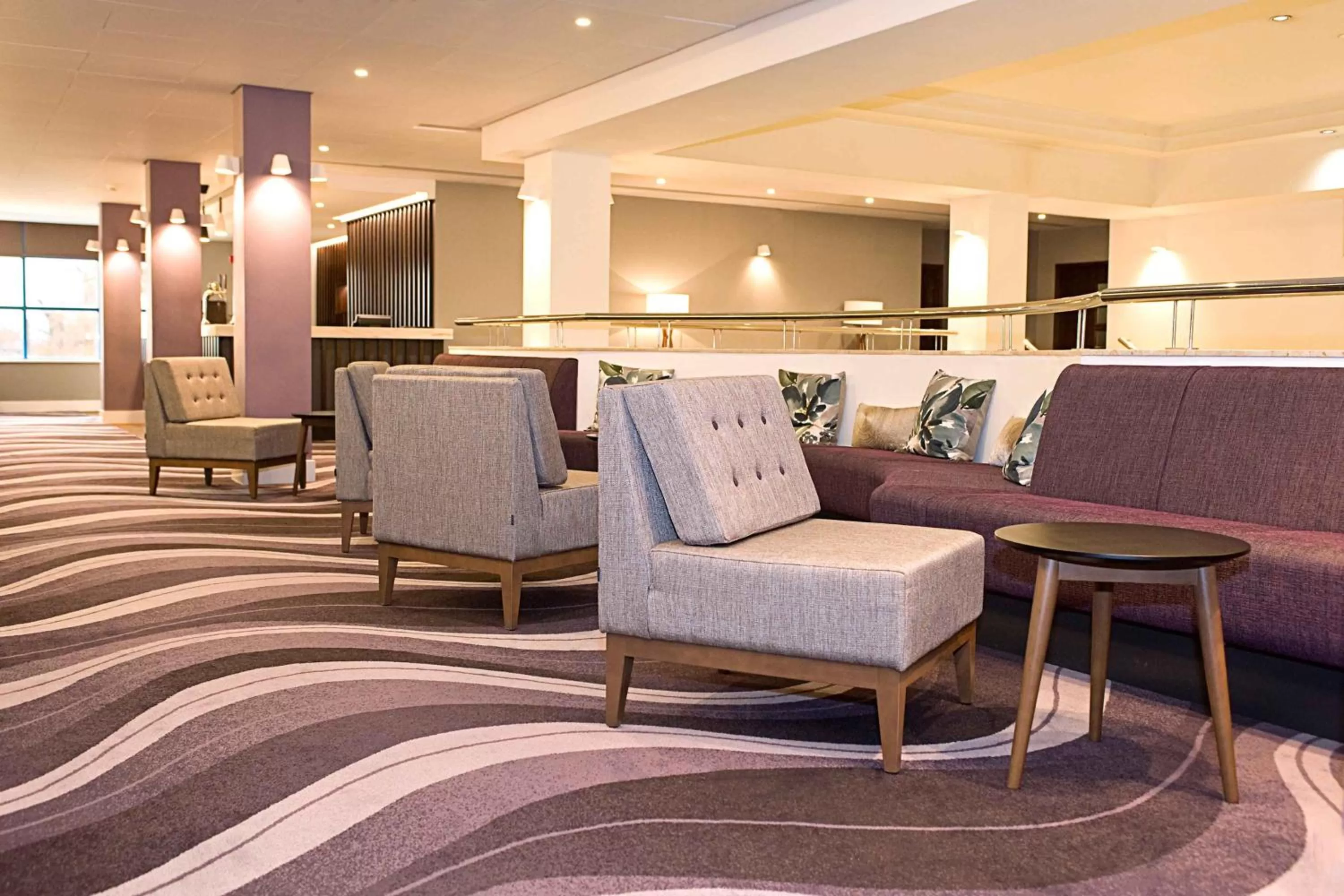Lounge or bar in Sandman Signature London Gatwick Hotel