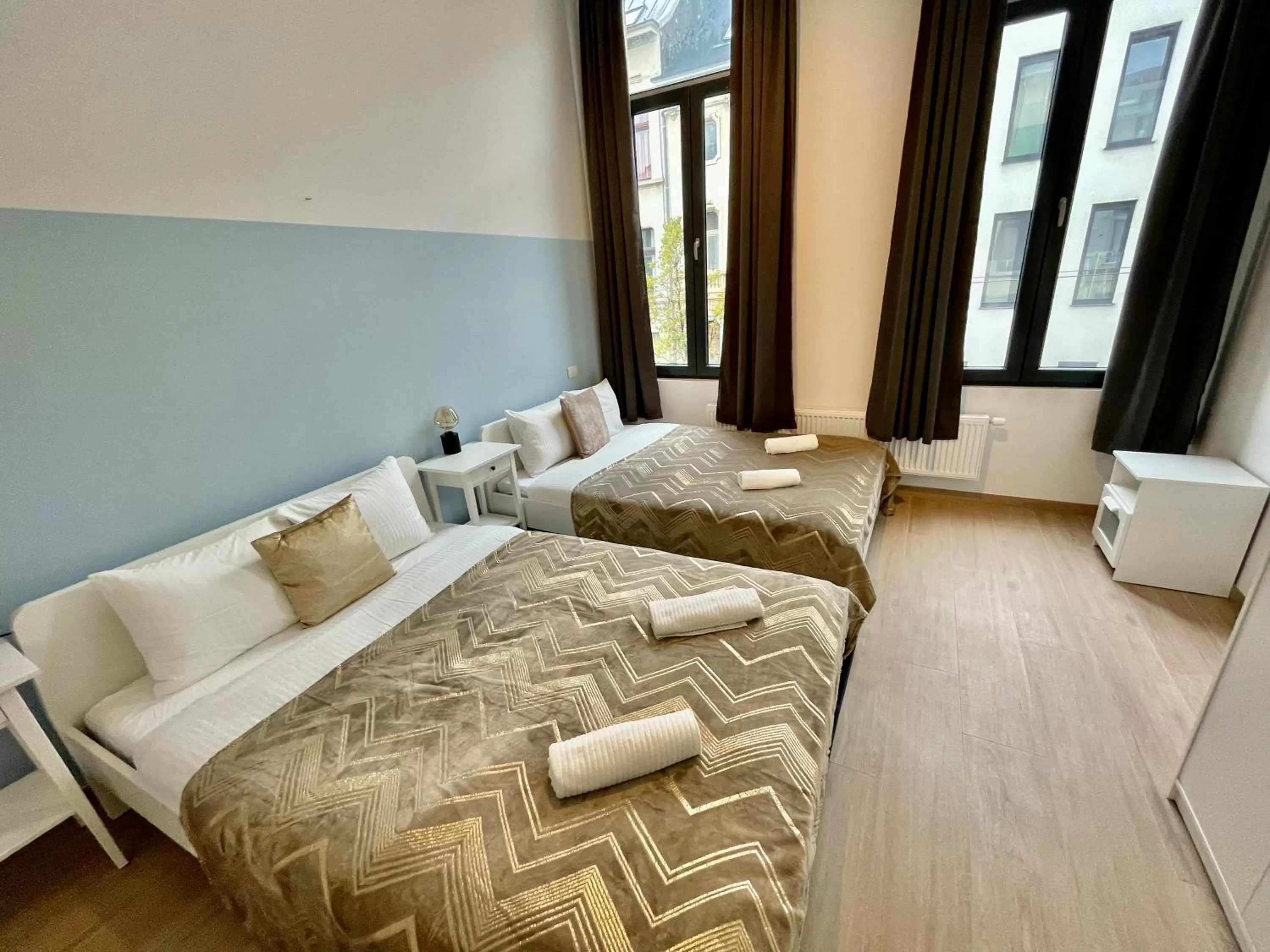 Bedroom, Bed in OneLuxStay near Fashion District