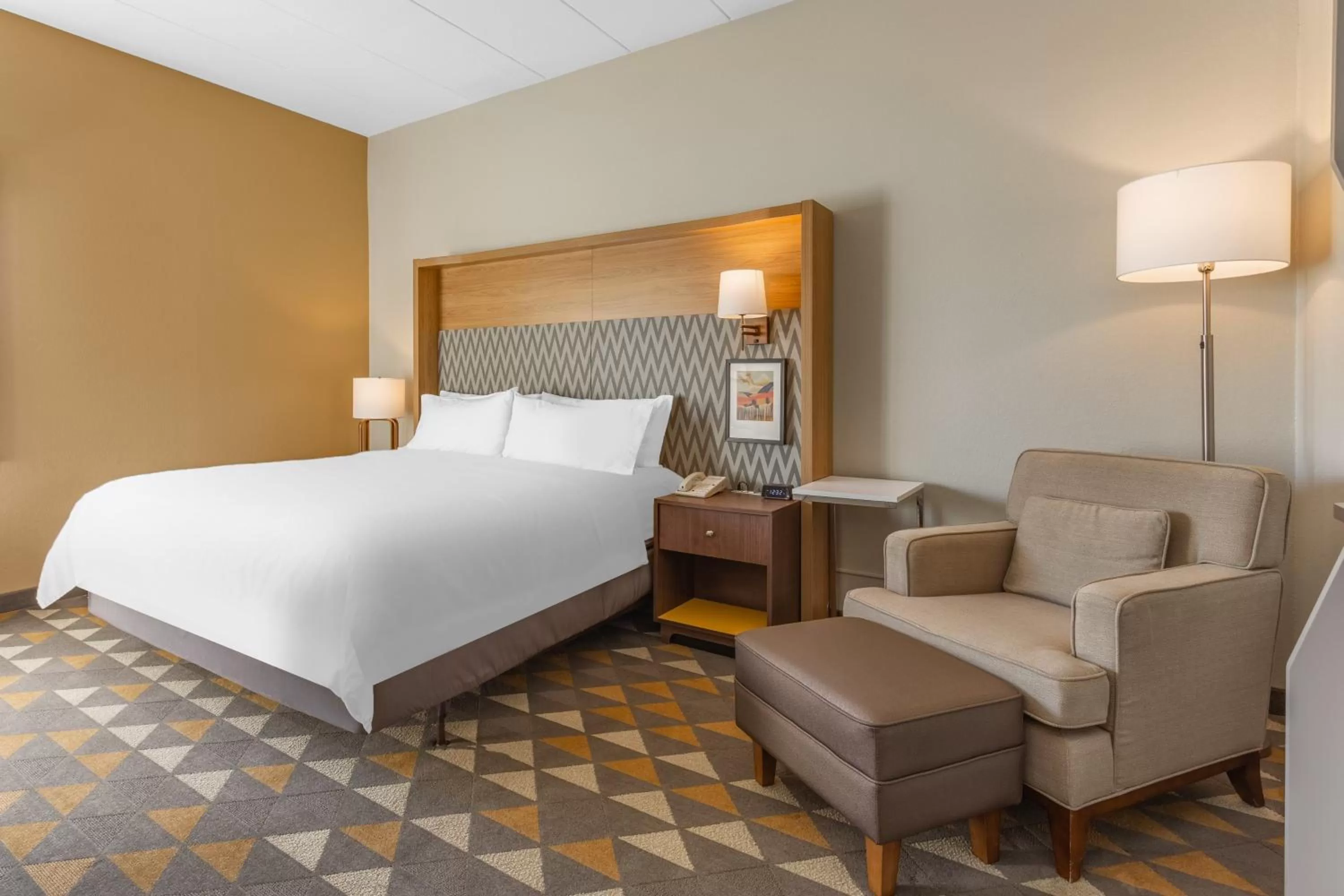 Photo of the whole room, Bed in Holiday Inn Rockford by IHG