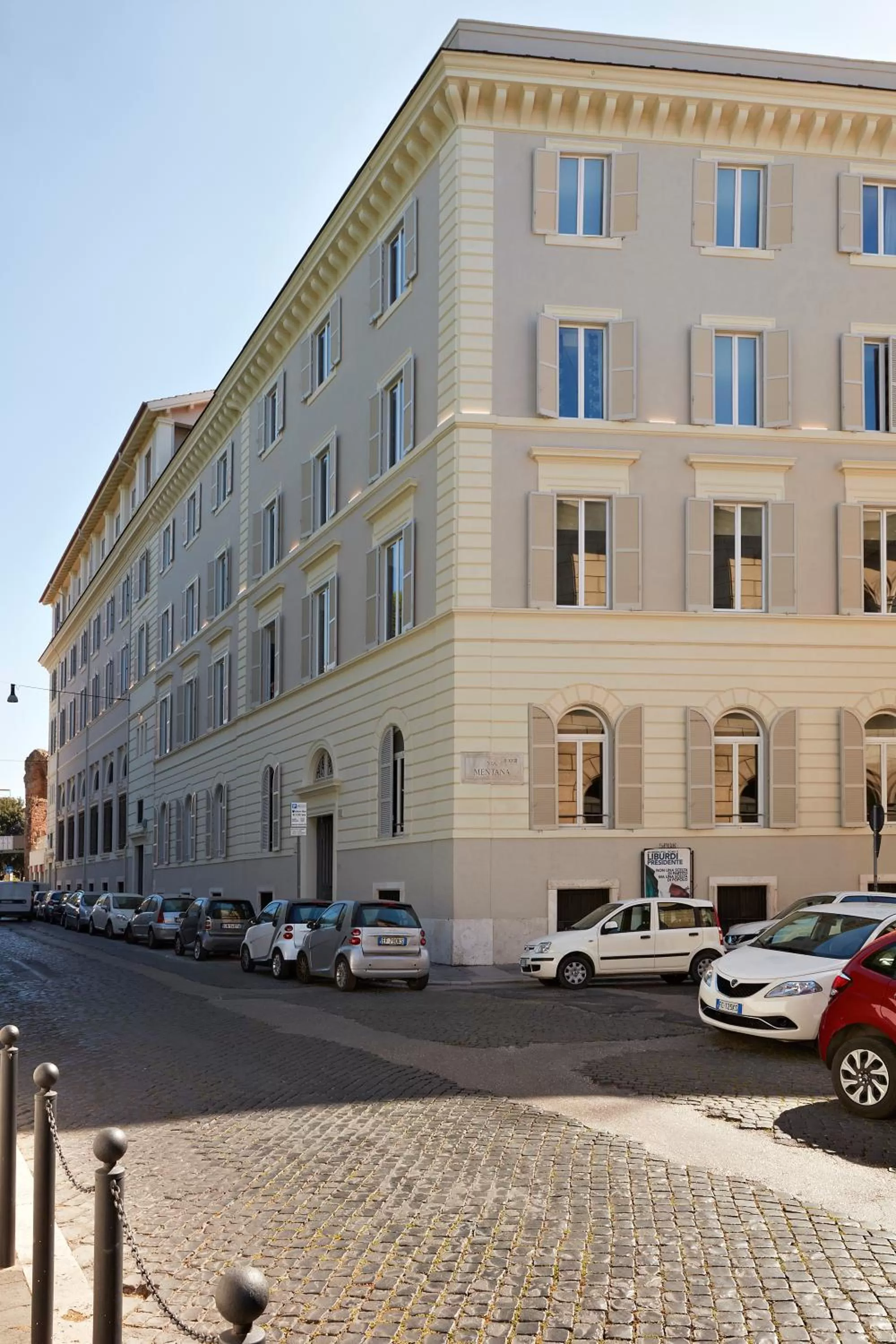 Facade/entrance in Hotel The Building