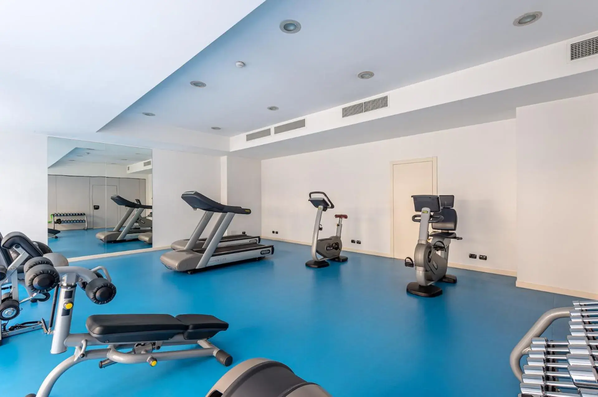 Fitness centre/facilities in UNA HOTELS Le Terrazze Treviso Hotel & Residence Fitness centre/facilities in UNA HOTELS Le Terrazze Treviso Hotel & Residence