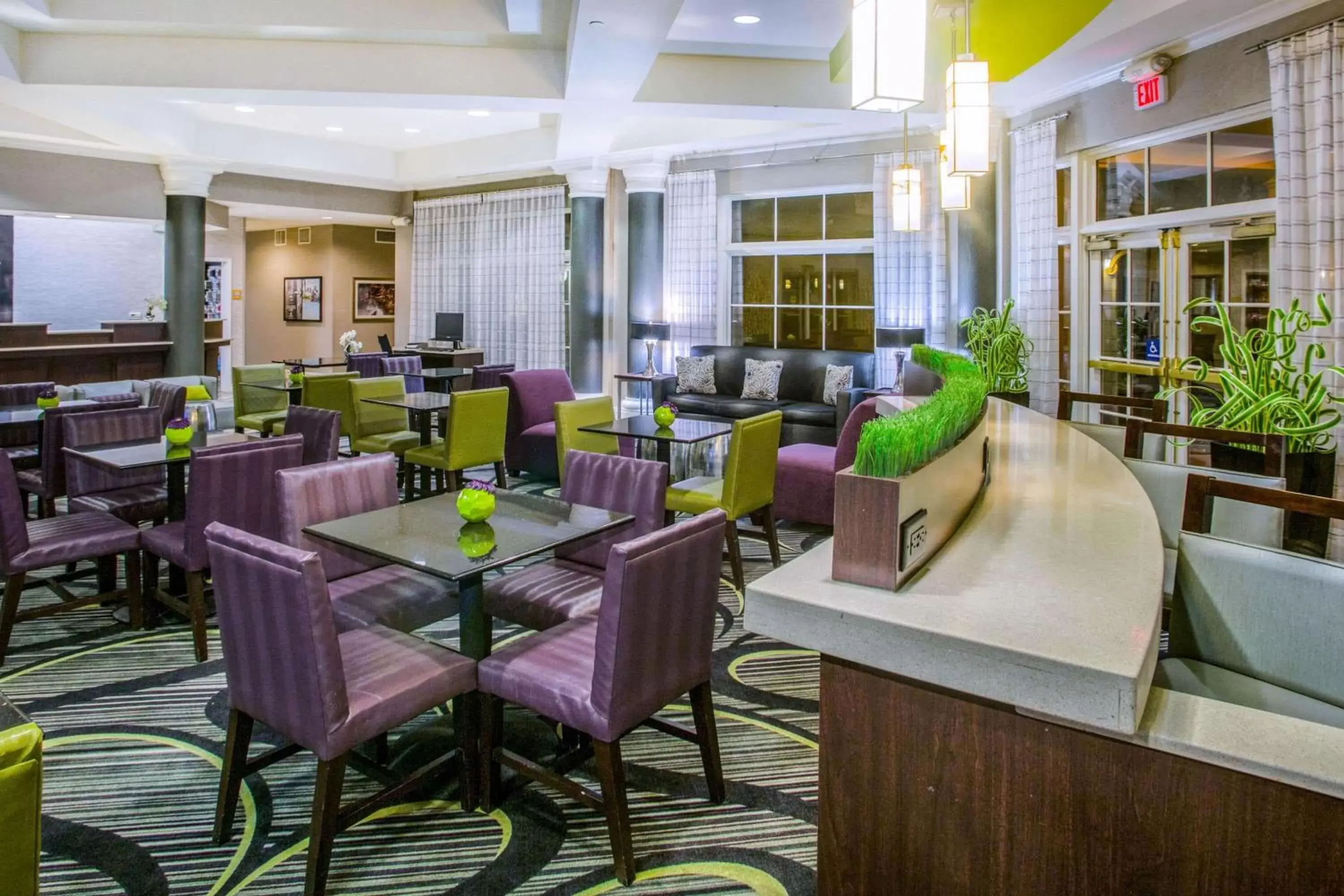 Lobby or reception, Restaurant/Places to Eat in La Quinta by Wyndham St. Louis Westport