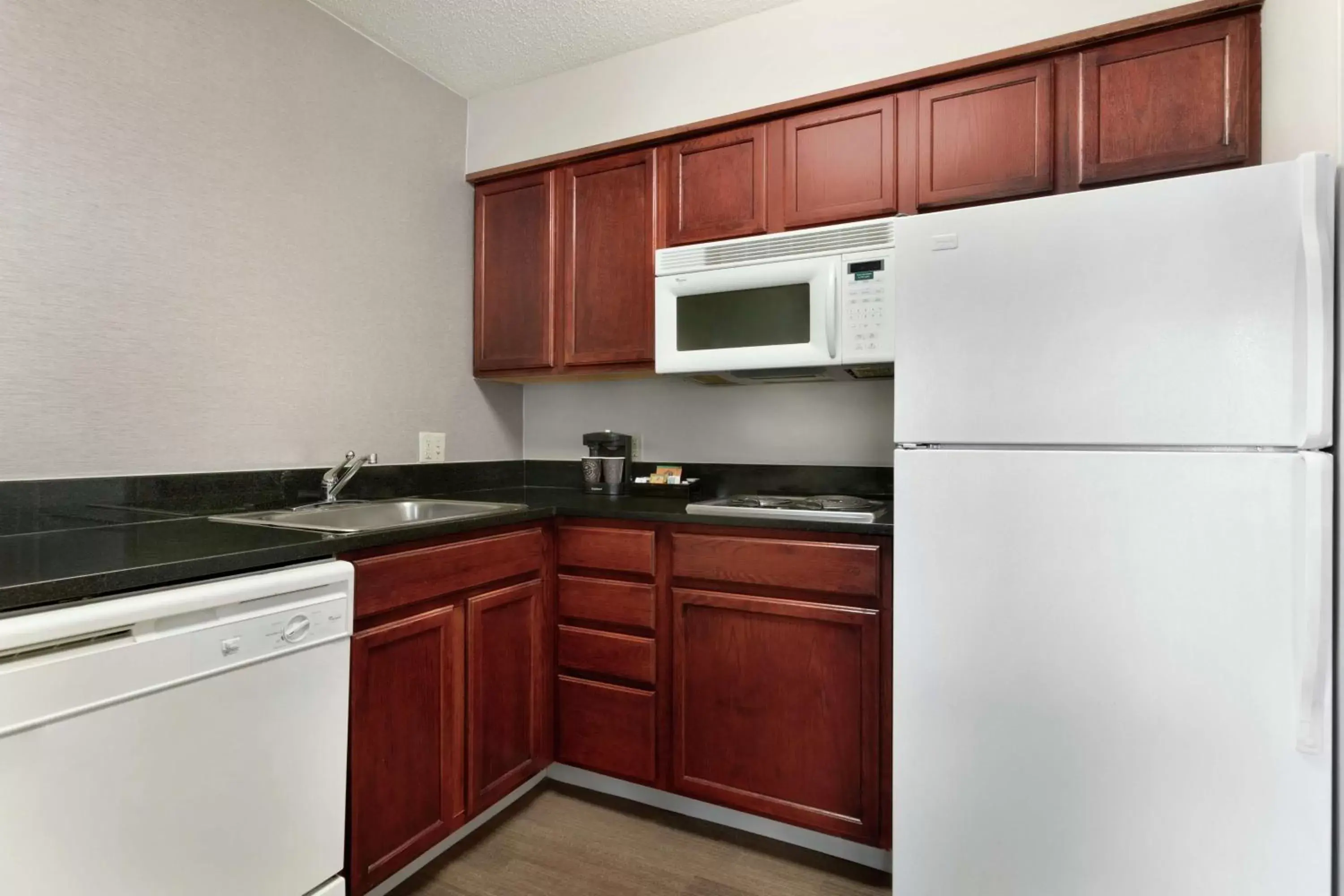 Kitchen or kitchenette, Kitchen/Kitchenette in Homewood Suites by Hilton Columbus-Dublin