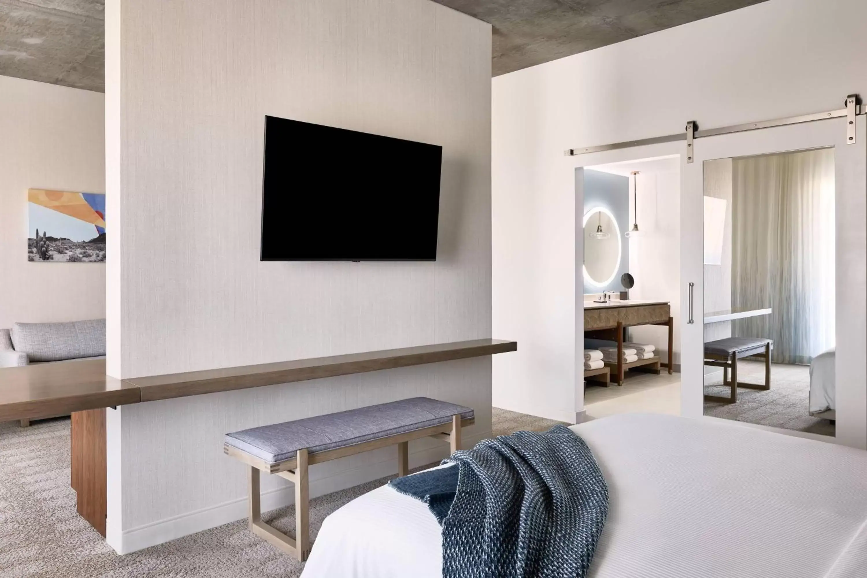 Bedroom, TV/Entertainment Center in ADERO Scottsdale Resort, Autograph Collection