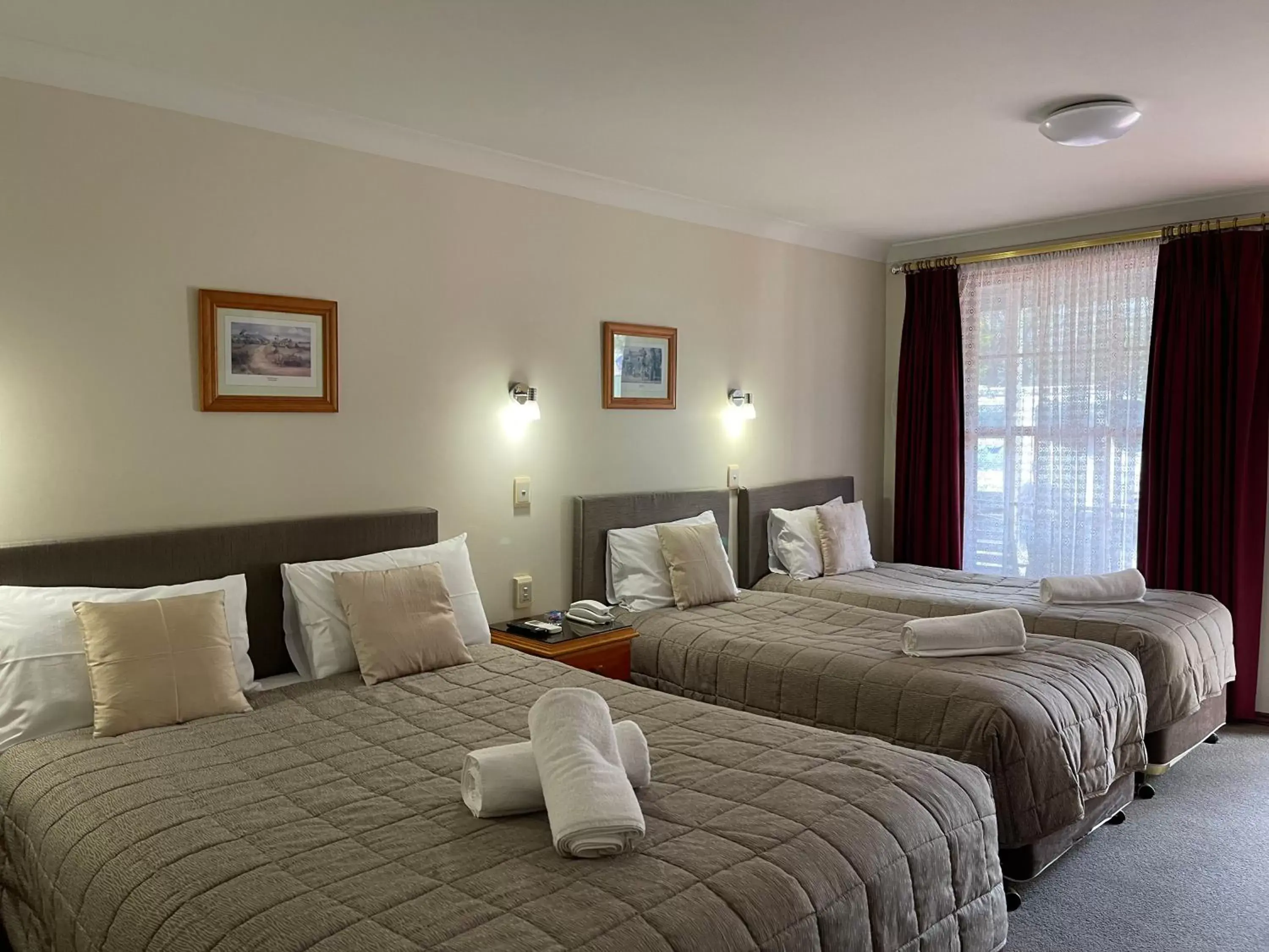 Bedroom, Bed in Sandstock Motor Inn Armidale