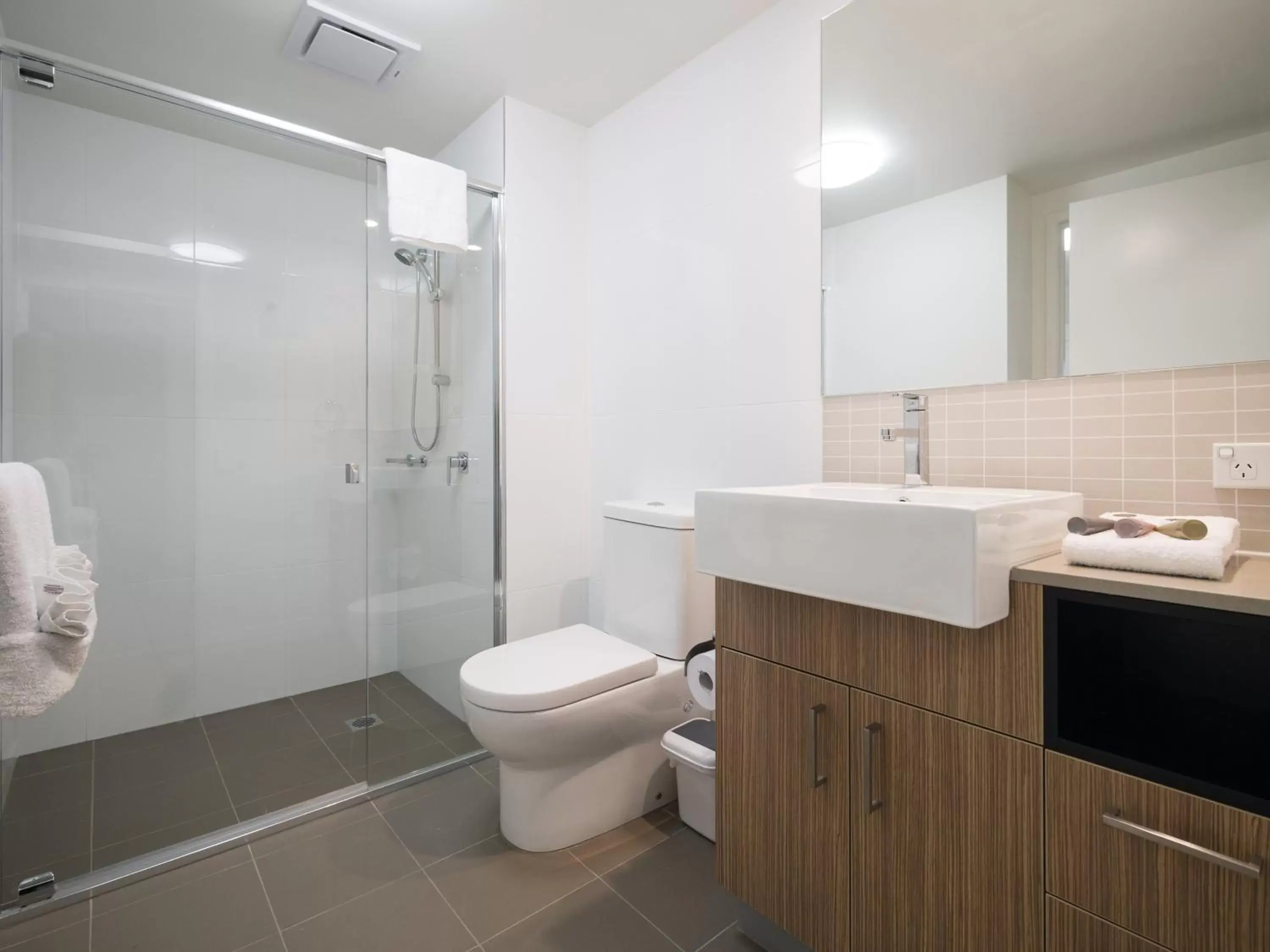 Toilet, Bathroom in Oaks Mackay Rivermarque Hotel