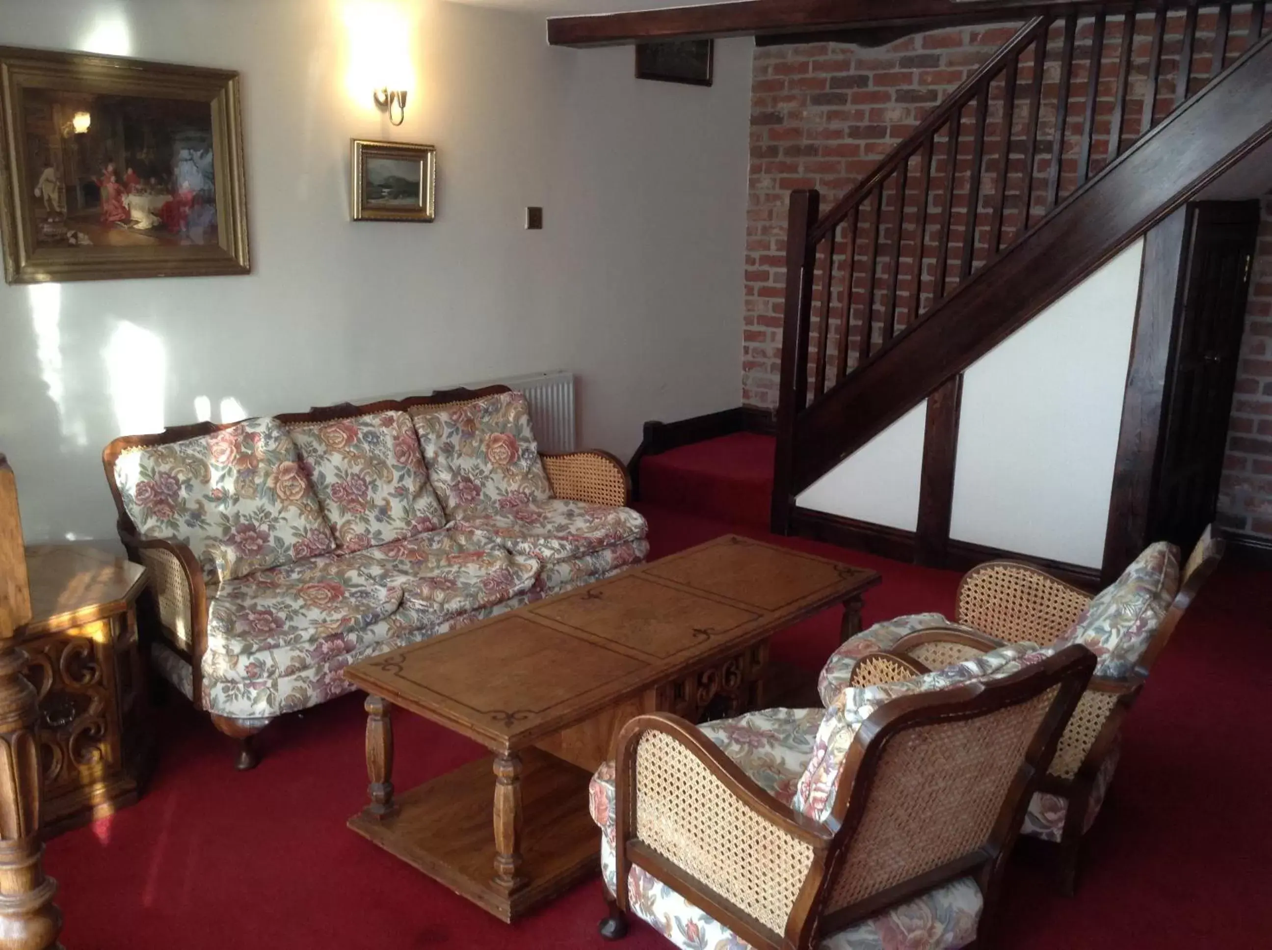 Lounge or bar, Seating Area in The Crown Hotel