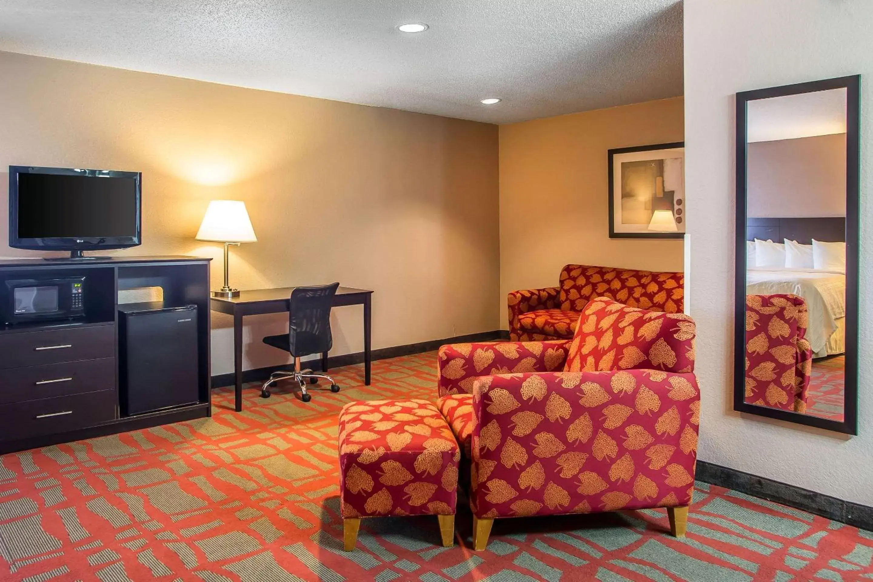 Photo of the whole room, Seating Area in Quality Inn & Suites West Bend