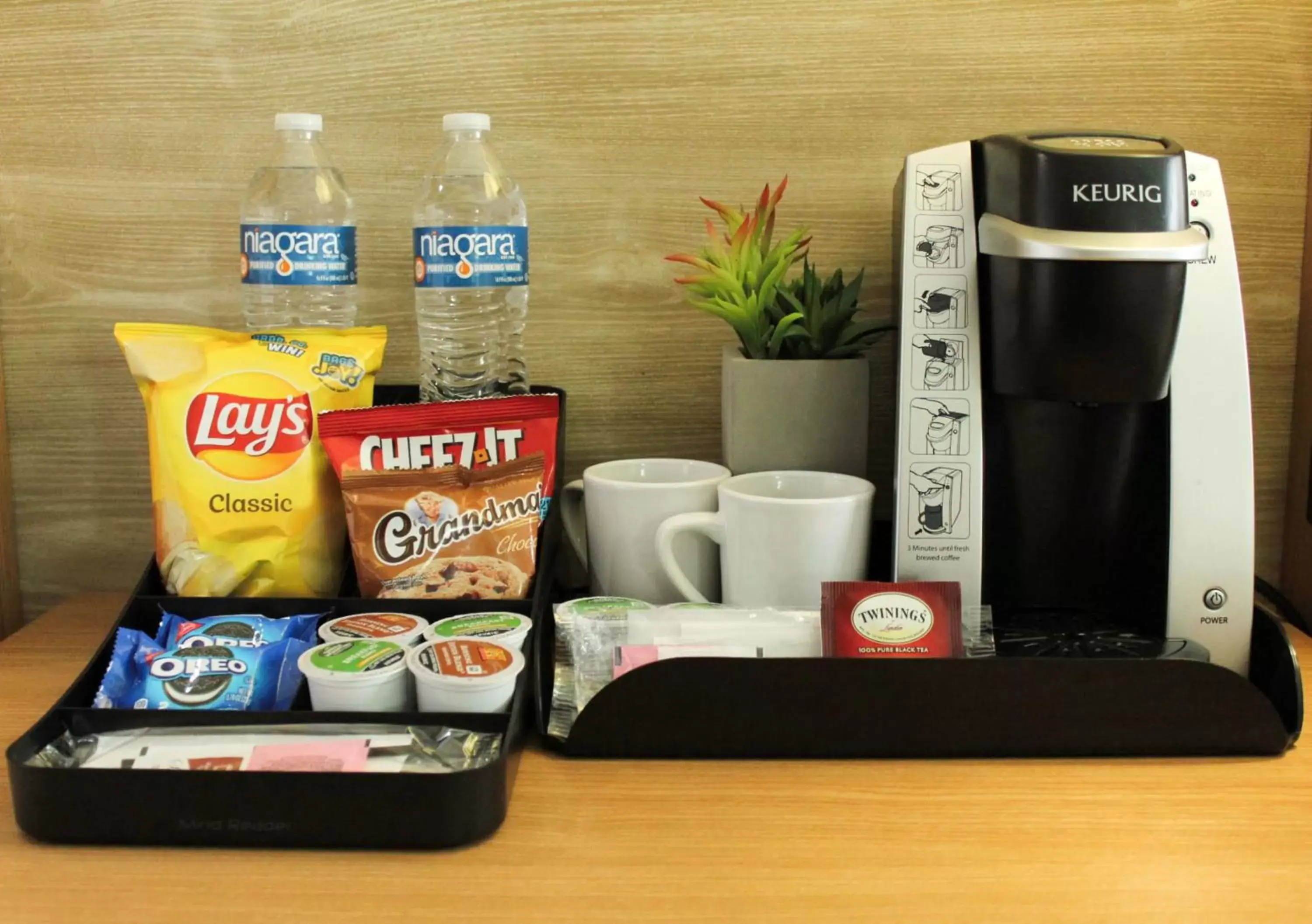 Photo of the whole room, Coffee/Tea Facilities in Holiday Inn San Marcos Convention Center, an IHG Hotel