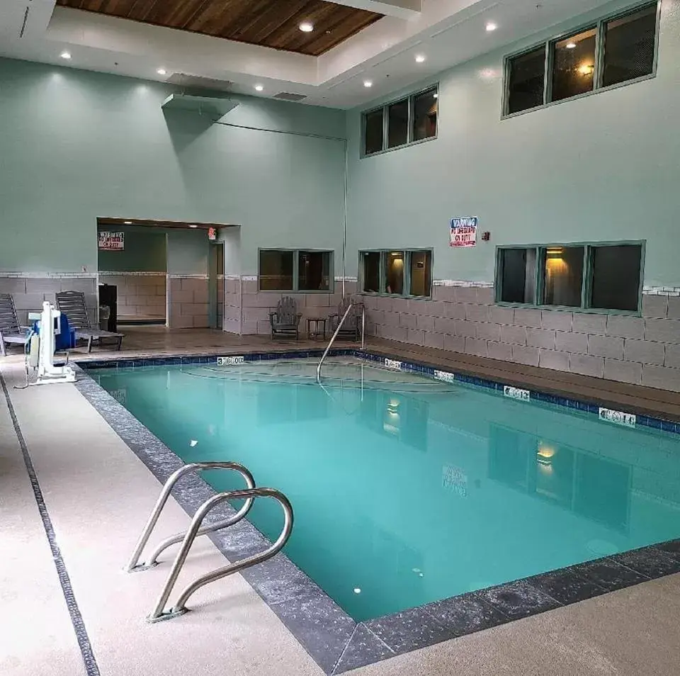 Swimming Pool in GreenTree Inn & Suites Pinetop