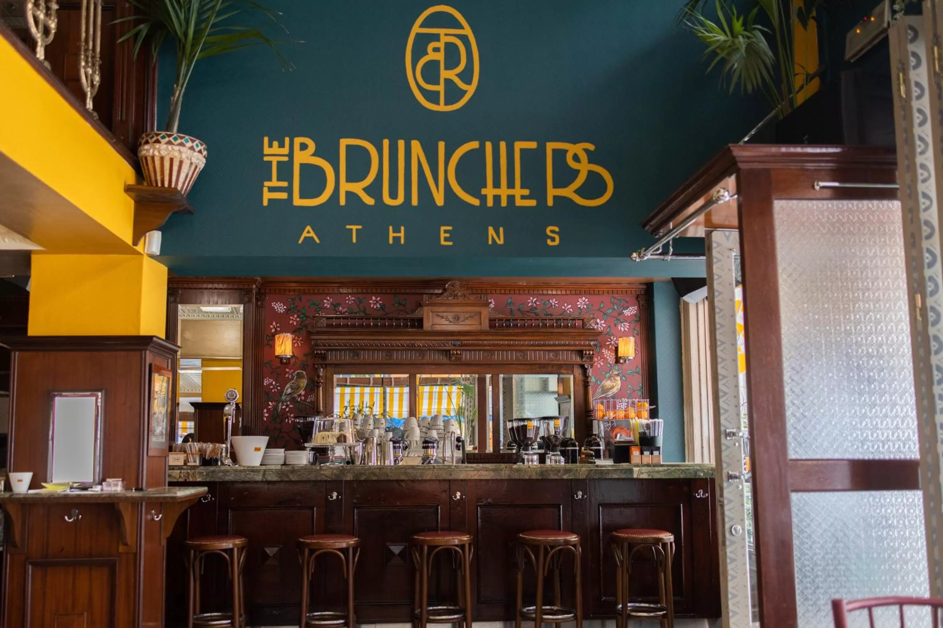 Restaurant/places to eat in St. Bjur Suites