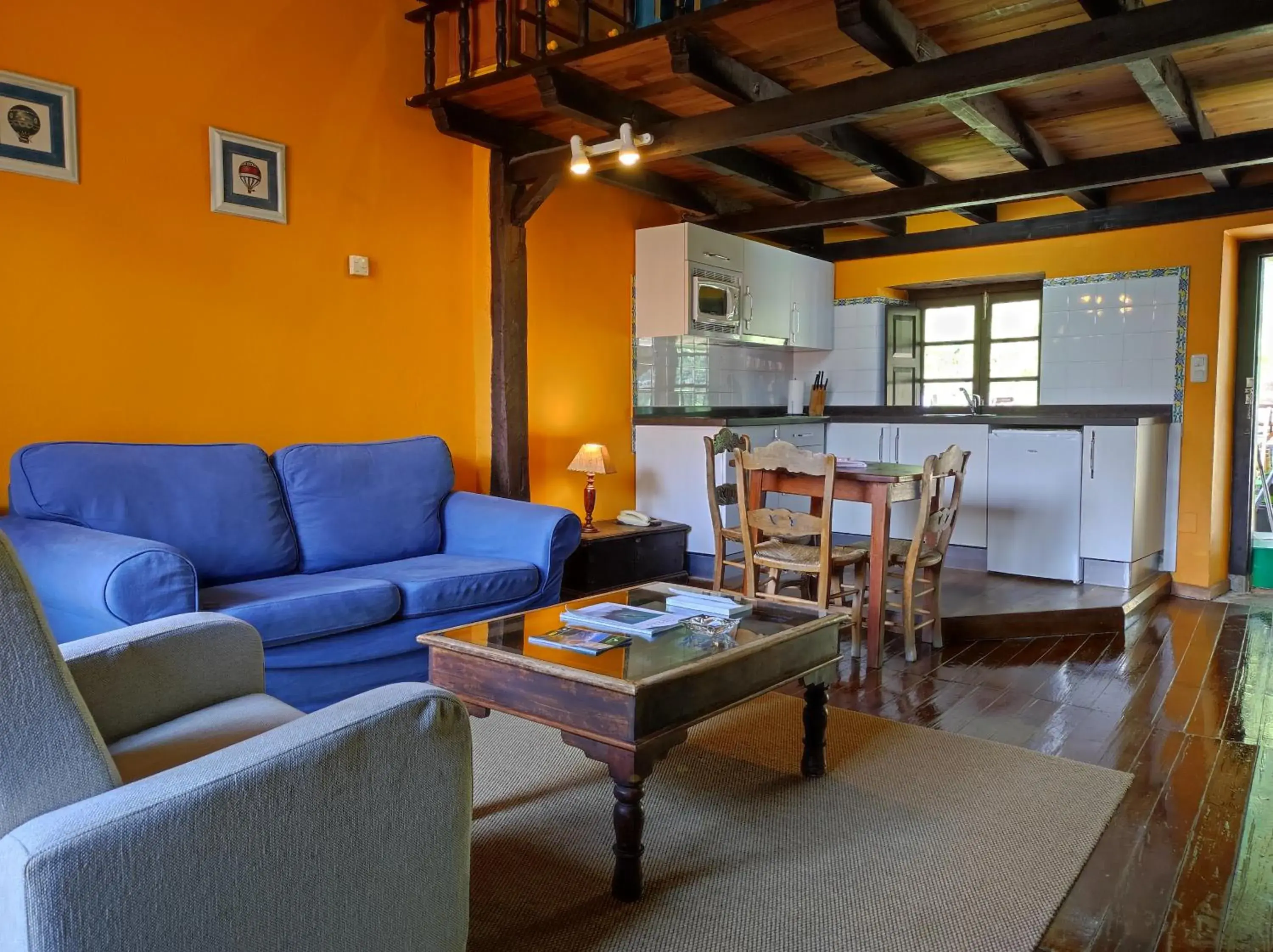Living room, Seating Area in Viviendas Rurales El Covaju