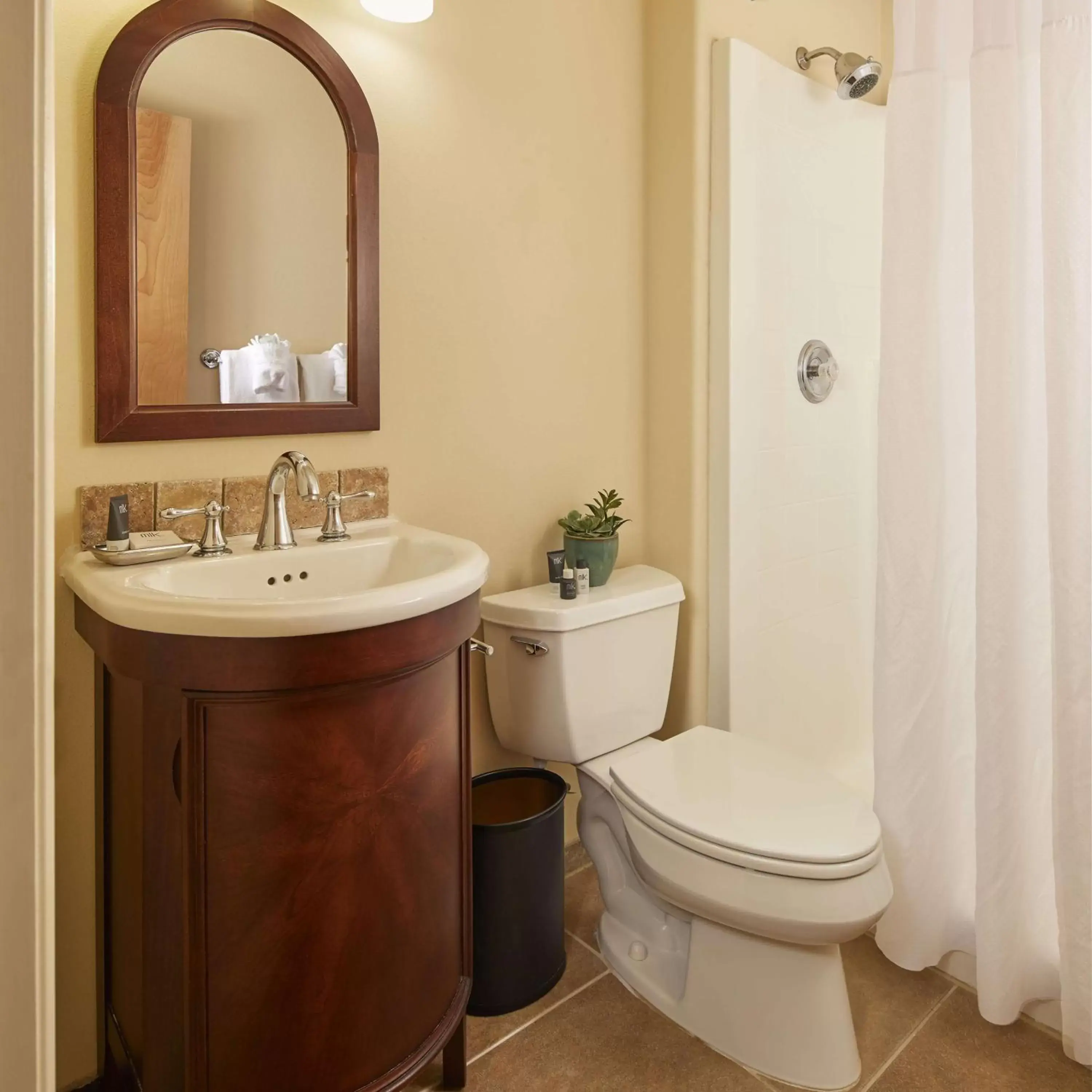 Bathroom in Best Western Wesley Inn & Suites