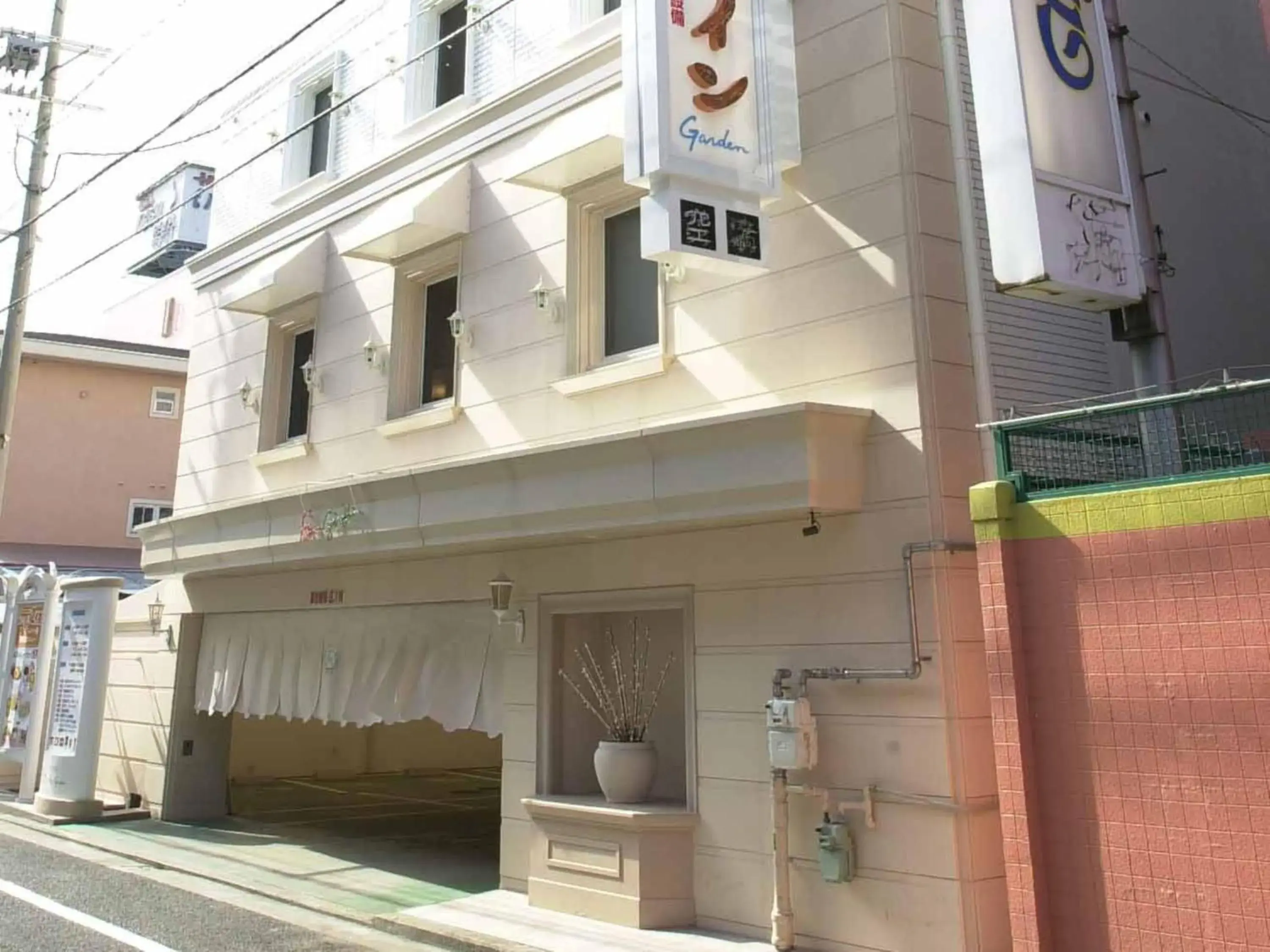 Facade/entrance, Property Building in Hotel Fine Garden Sakai Free Parking - Adult Only