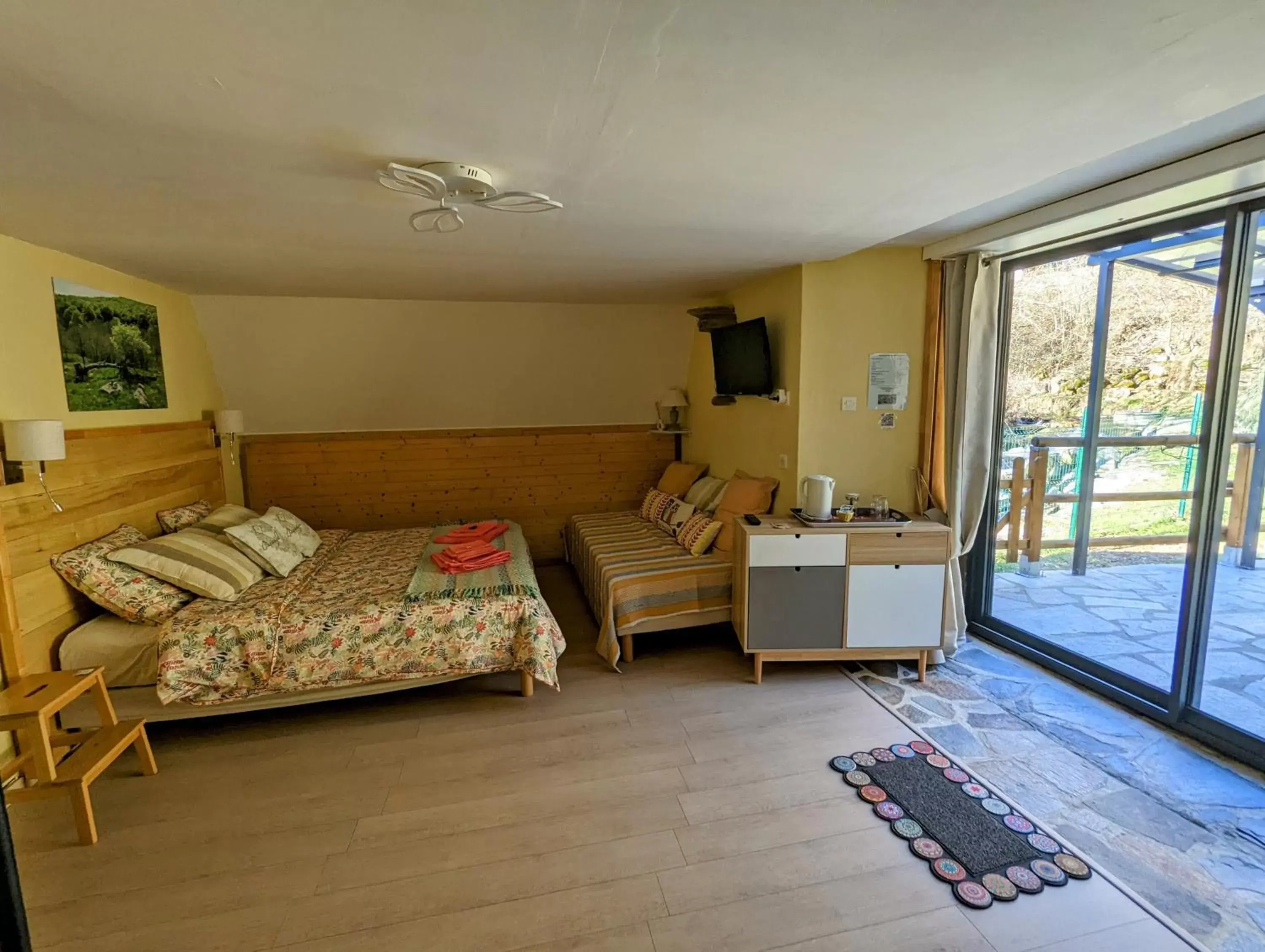 Bedroom in Chambres et table d'hôtes Le Lepadou-Bas