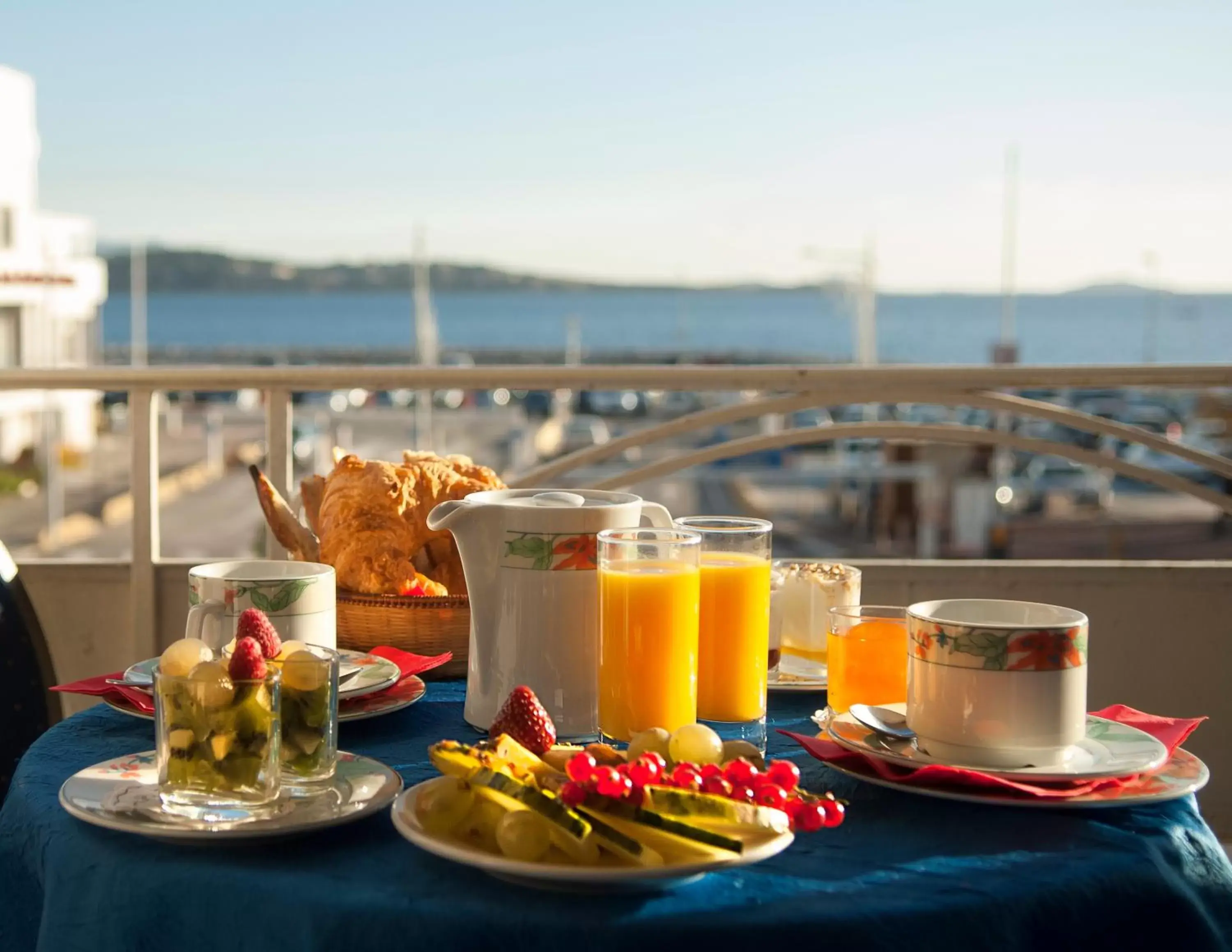 Food and drinks in Hotel de la Baie