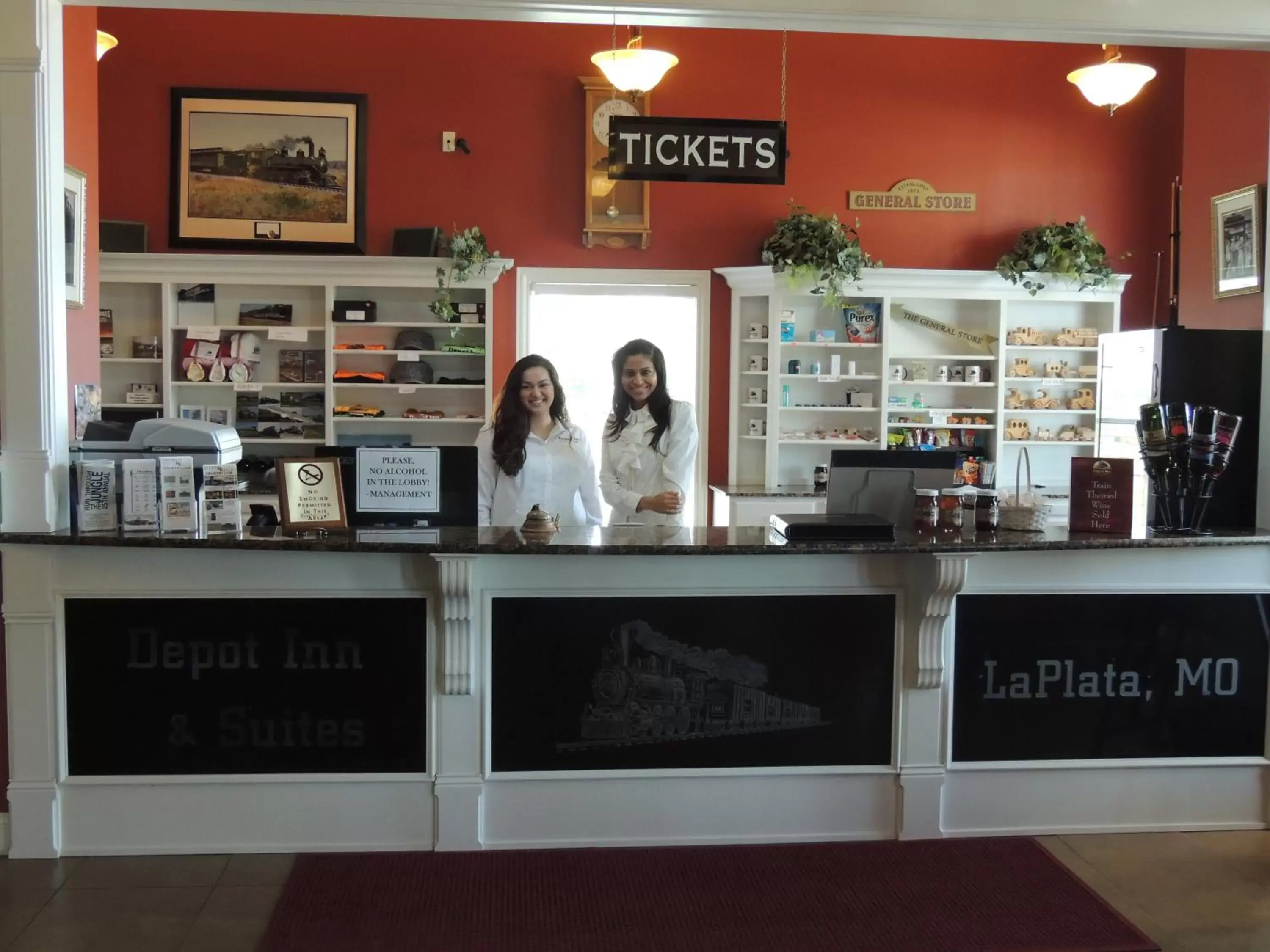 Lobby or reception, Lounge/Bar in Depot Inn & Suites