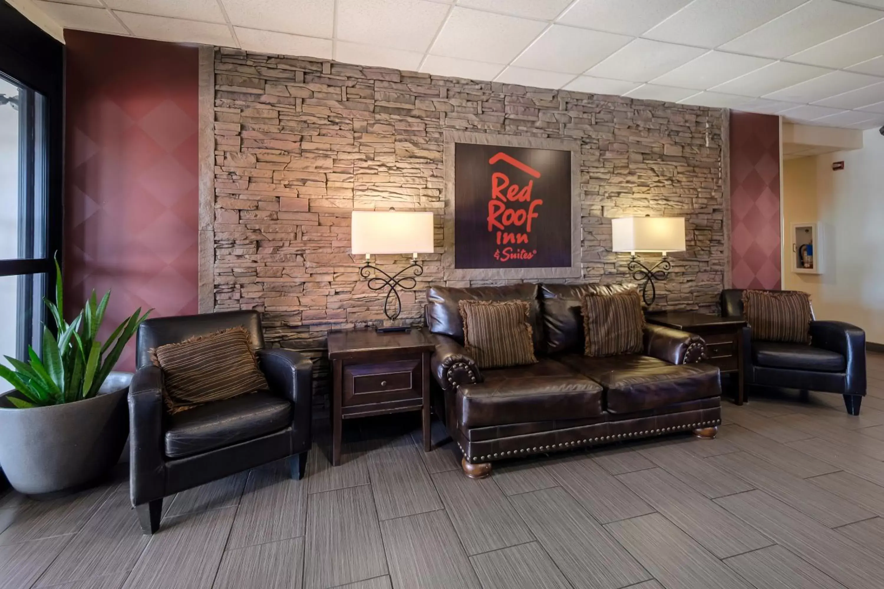 Lobby or reception, Lounge/Bar in Red Roof Inn Yemassee