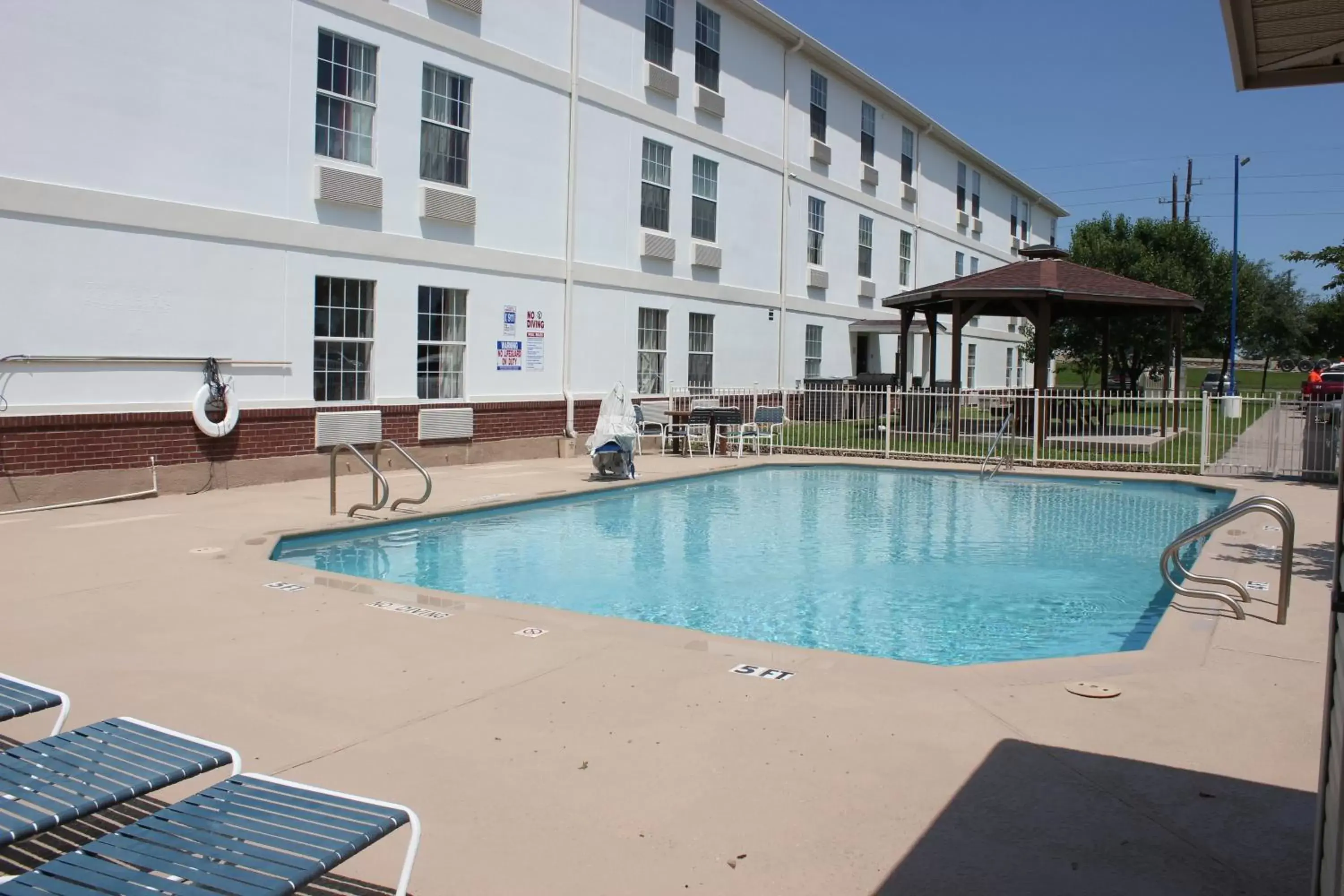 Swimming Pool in Motel 6-Rosenberg, TX