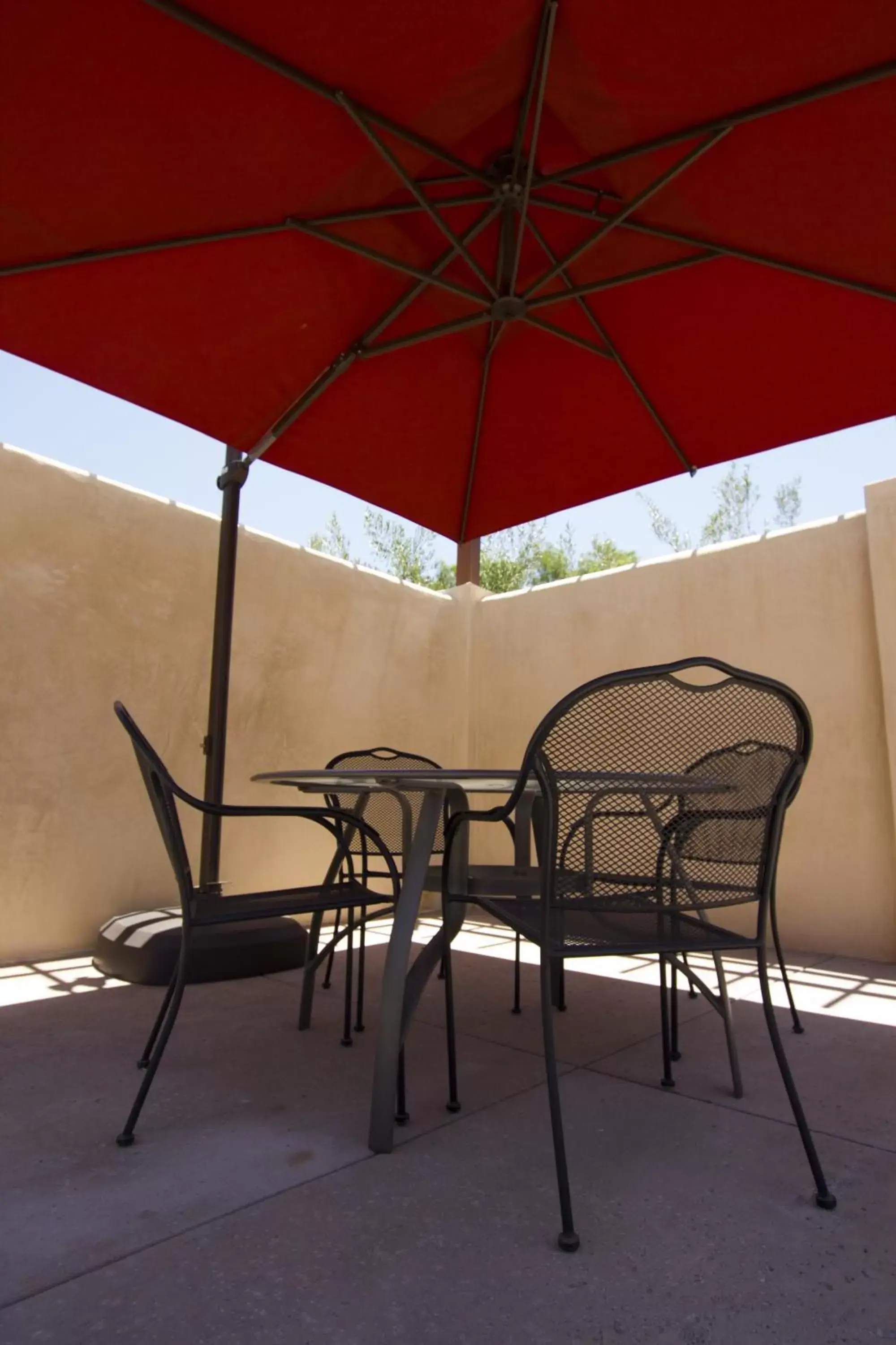 Swimming pool in Casa Ojai Inn