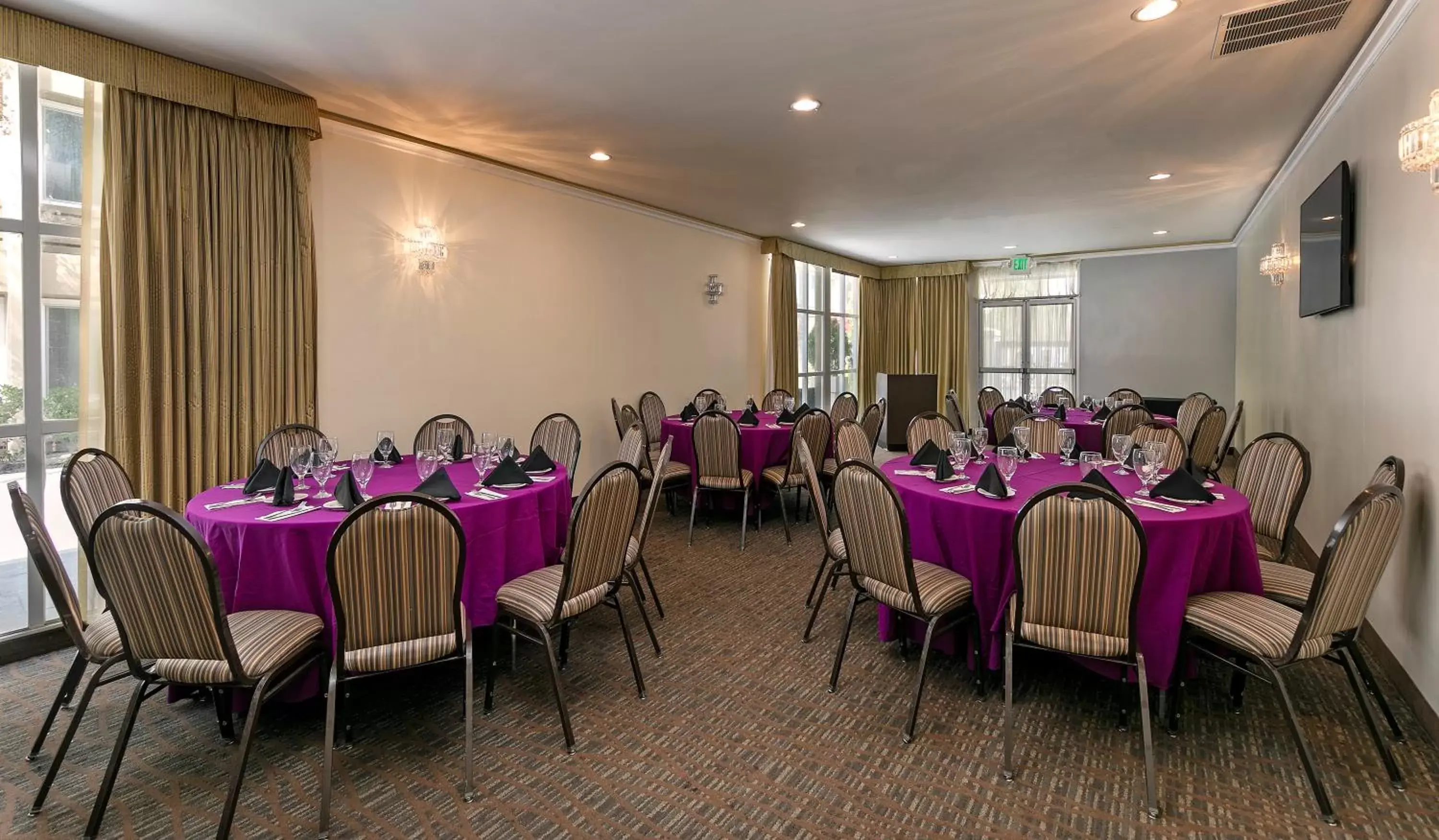 Meeting/conference room, Restaurant/Places to Eat in Holiday Inn West Covina, an IHG Hotel