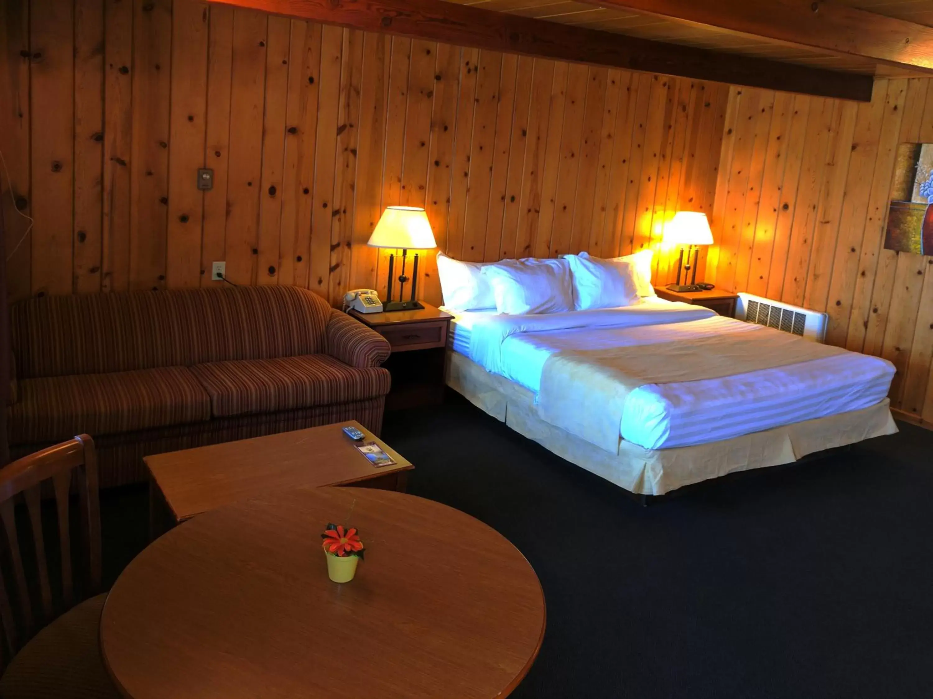 Bedroom, Bed in Prospector Motor Lodge