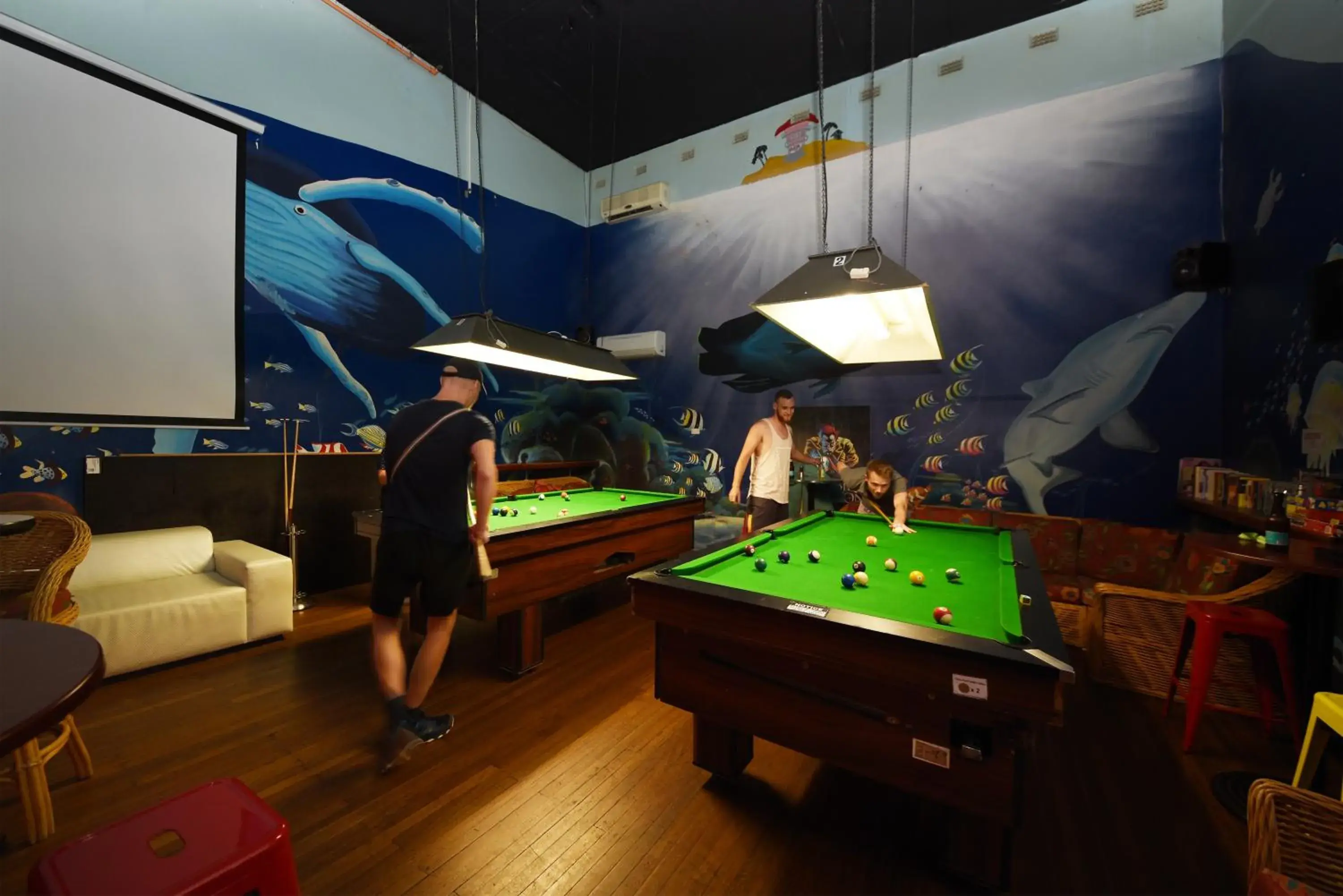 Communal lounge/ TV room, Billiards in Backpackers In Paradise