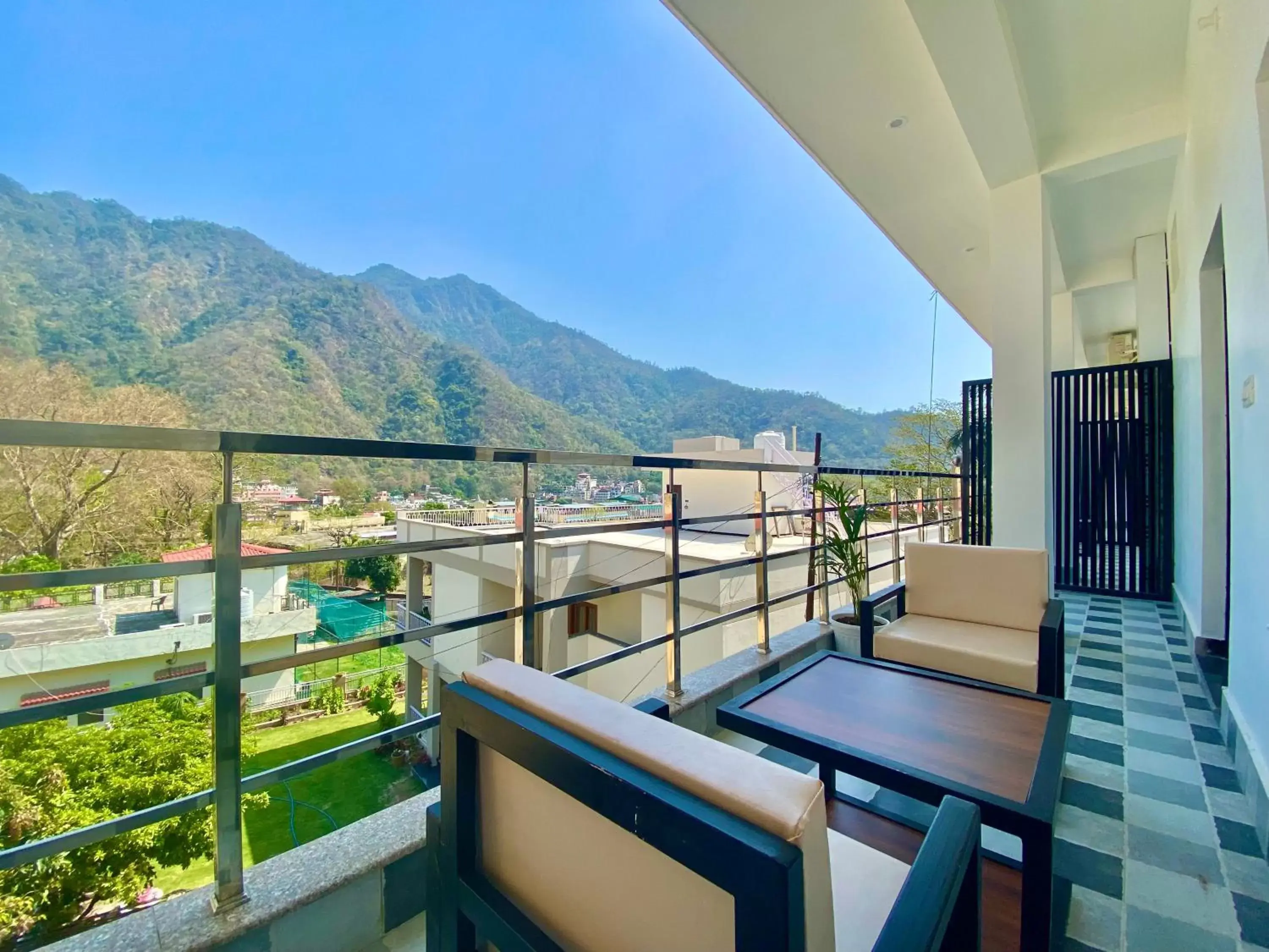 Balcony/Terrace in Hotel Wraveler Inn Rishikesh