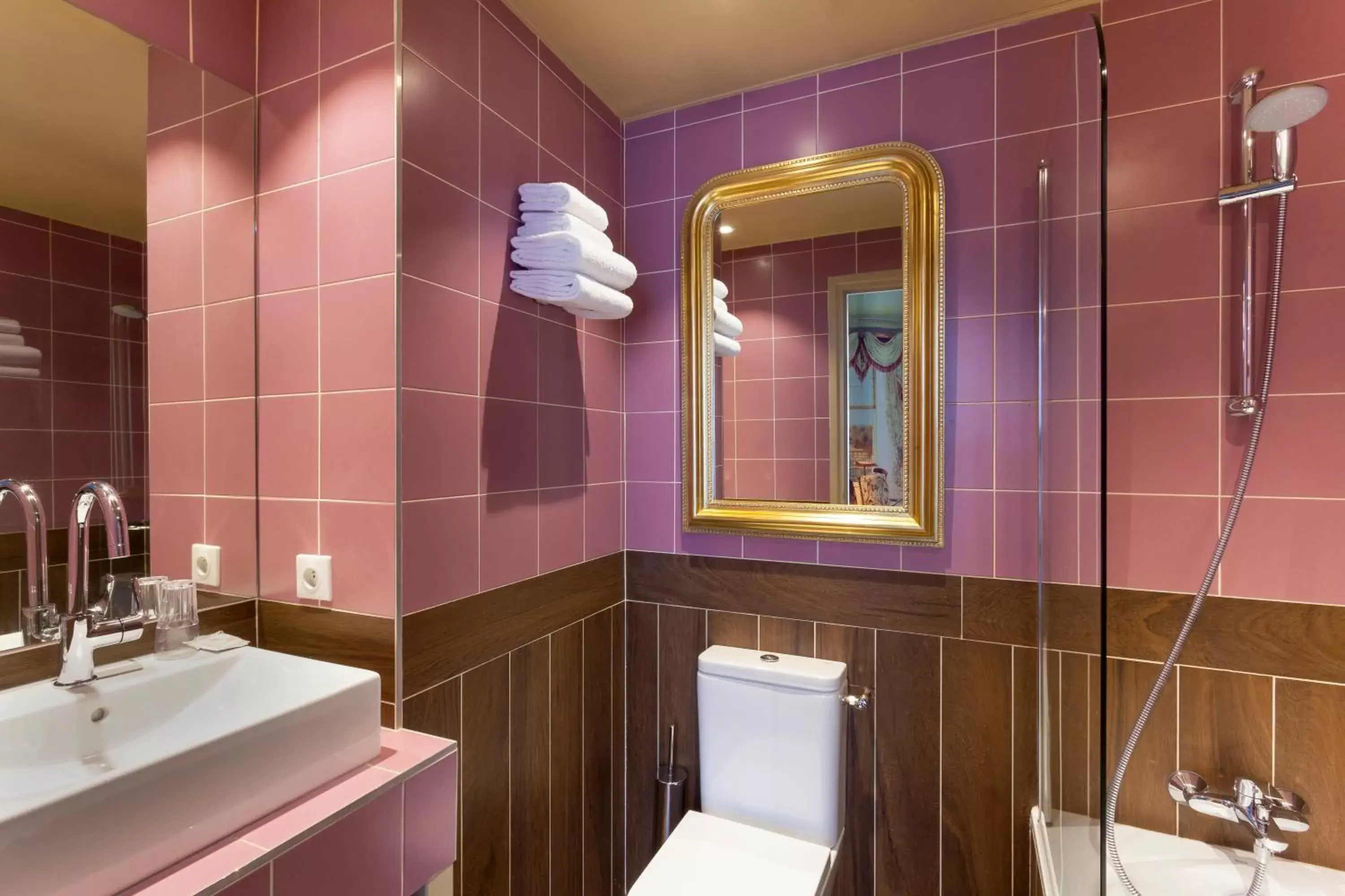 Bathroom in Hotel Perreyve