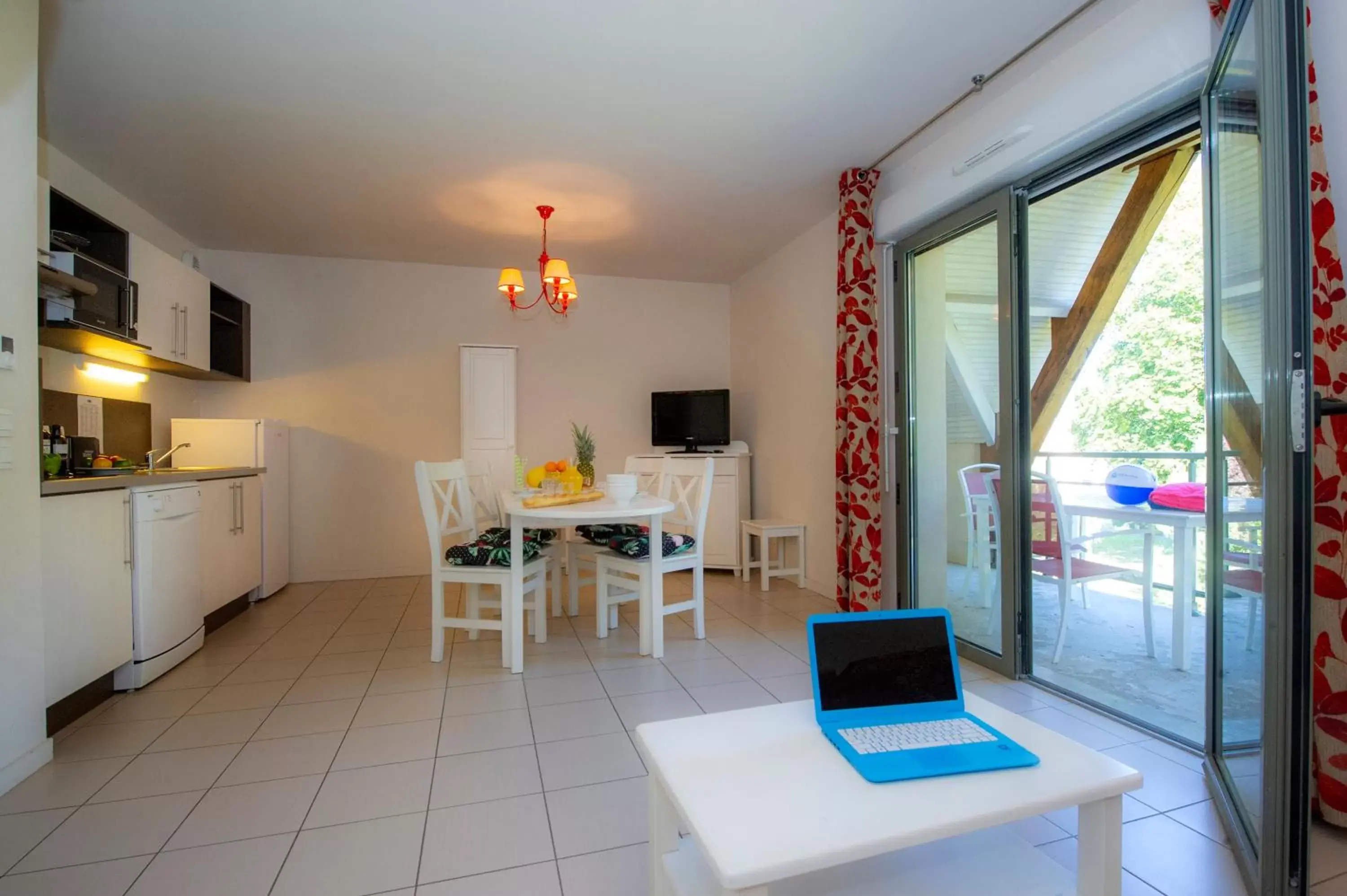 TV and multimedia, Dining Area in Goélia Résidence Du Parc