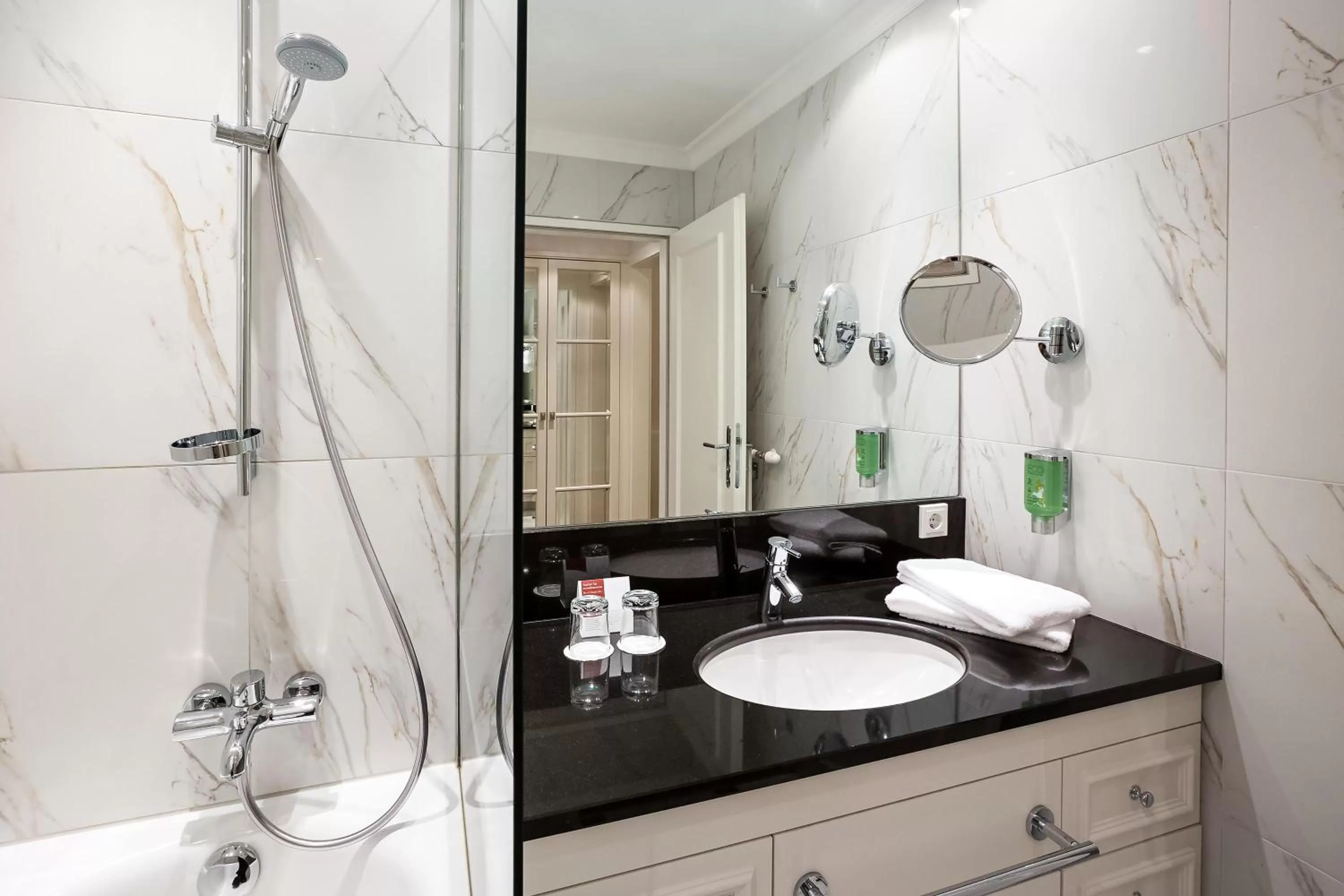 Shower in Austria Trend Parkhotel Schönbrunn Wien