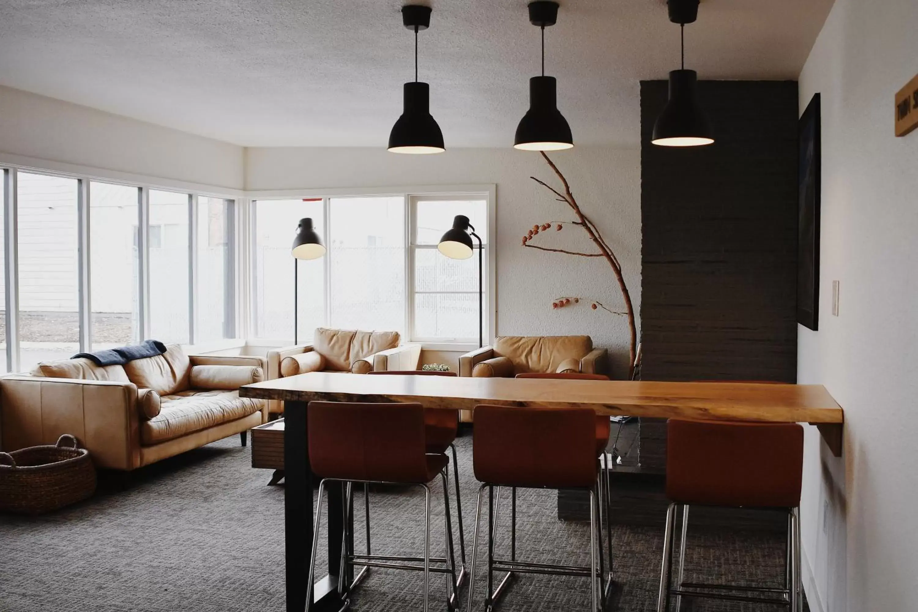 Communal lounge/ TV room, Dining Area in Heliotrope Hotel