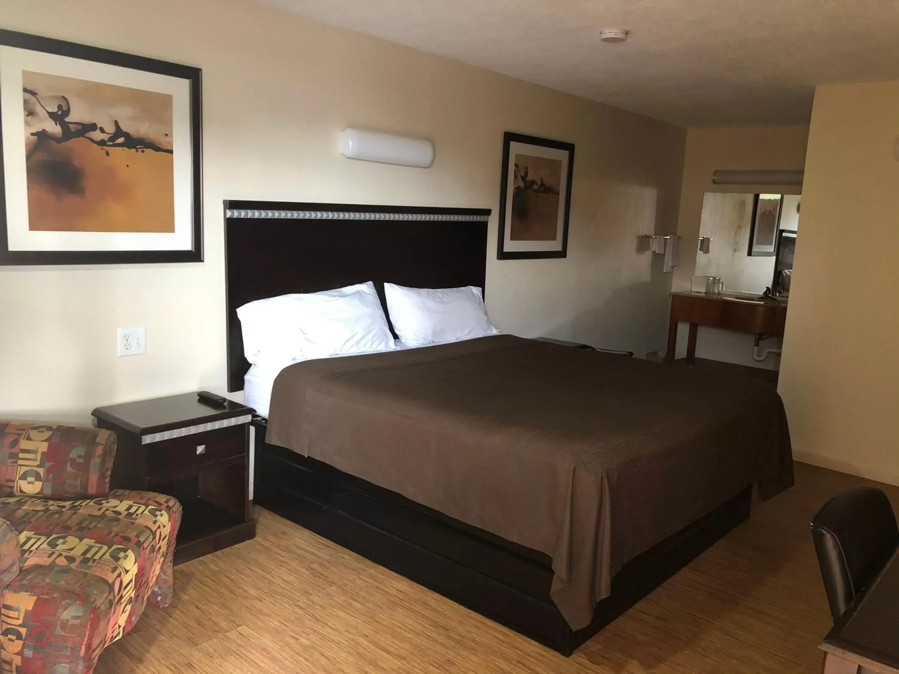 Bed in Crossroads Inn