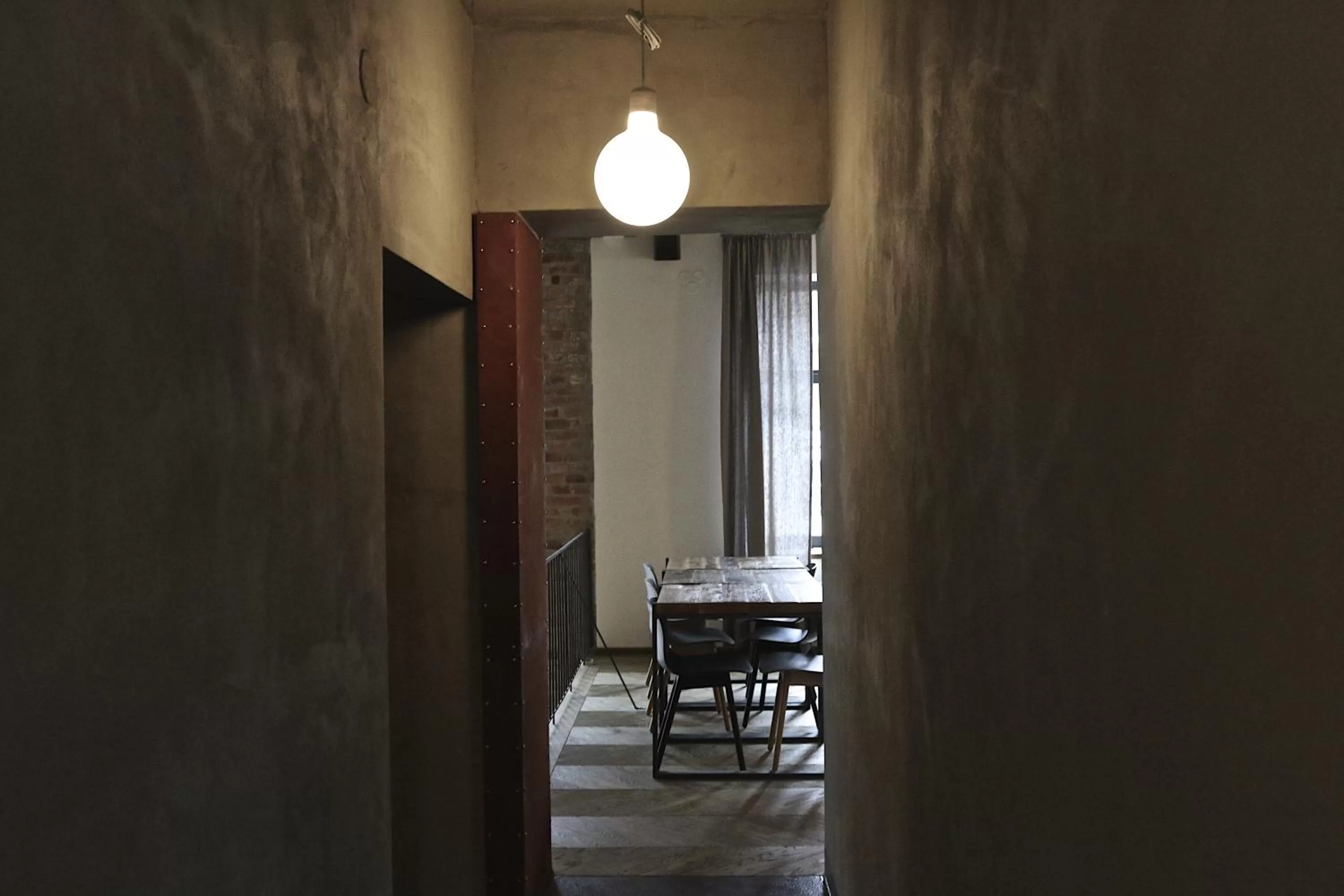 Restaurant/places to eat in Hotel city.city