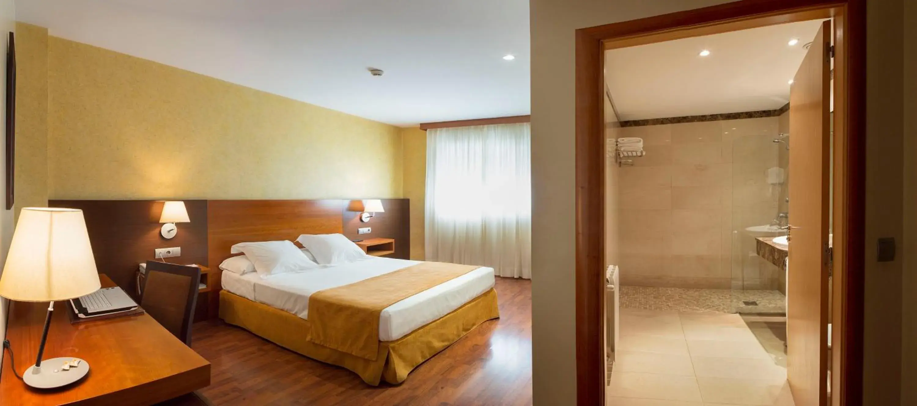 Photo of the whole room, Bed in Hotel Torre de Sila Photo of the whole room, Bed in Hotel Torre de Sila