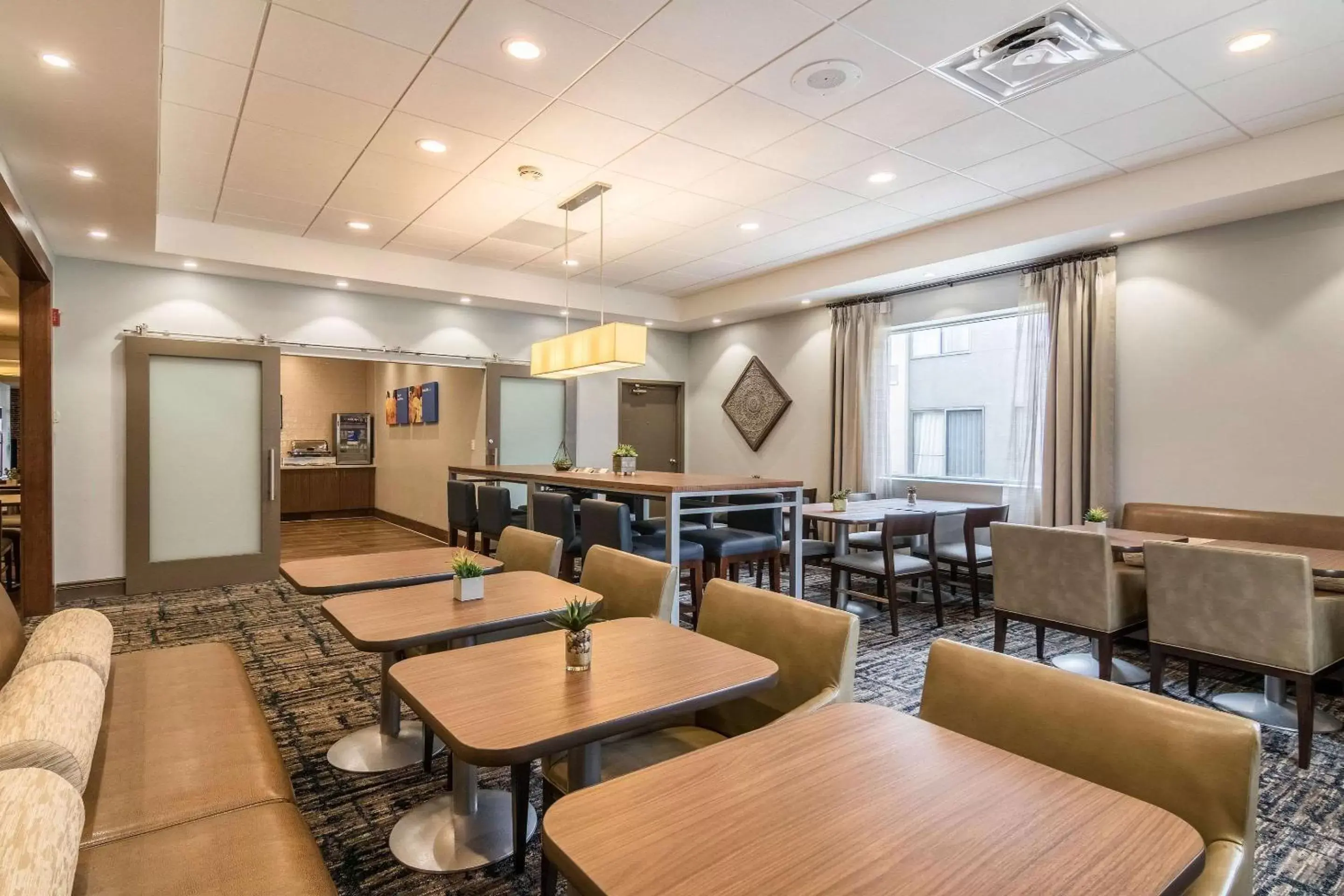 Restaurant/places to eat in Comfort Inn Plymouth-Minneapolis