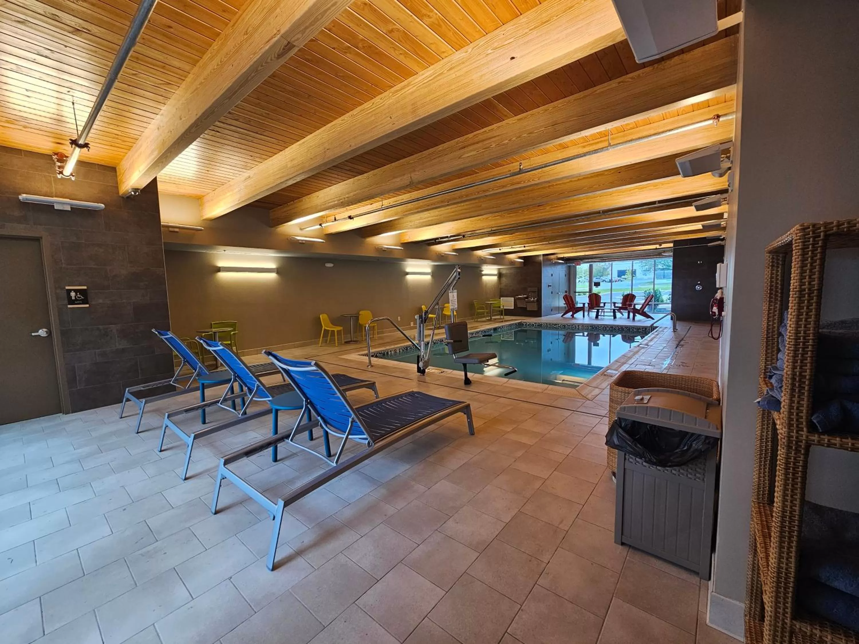 Swimming pool in Home2 Suites By Hilton Allentown Bethlehem Airport