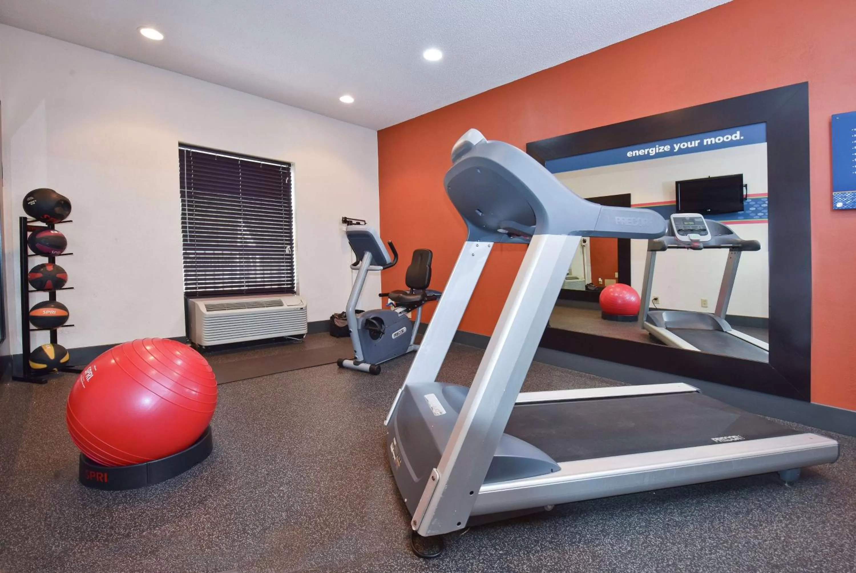 Fitness centre/facilities in Hampton Inn Madison