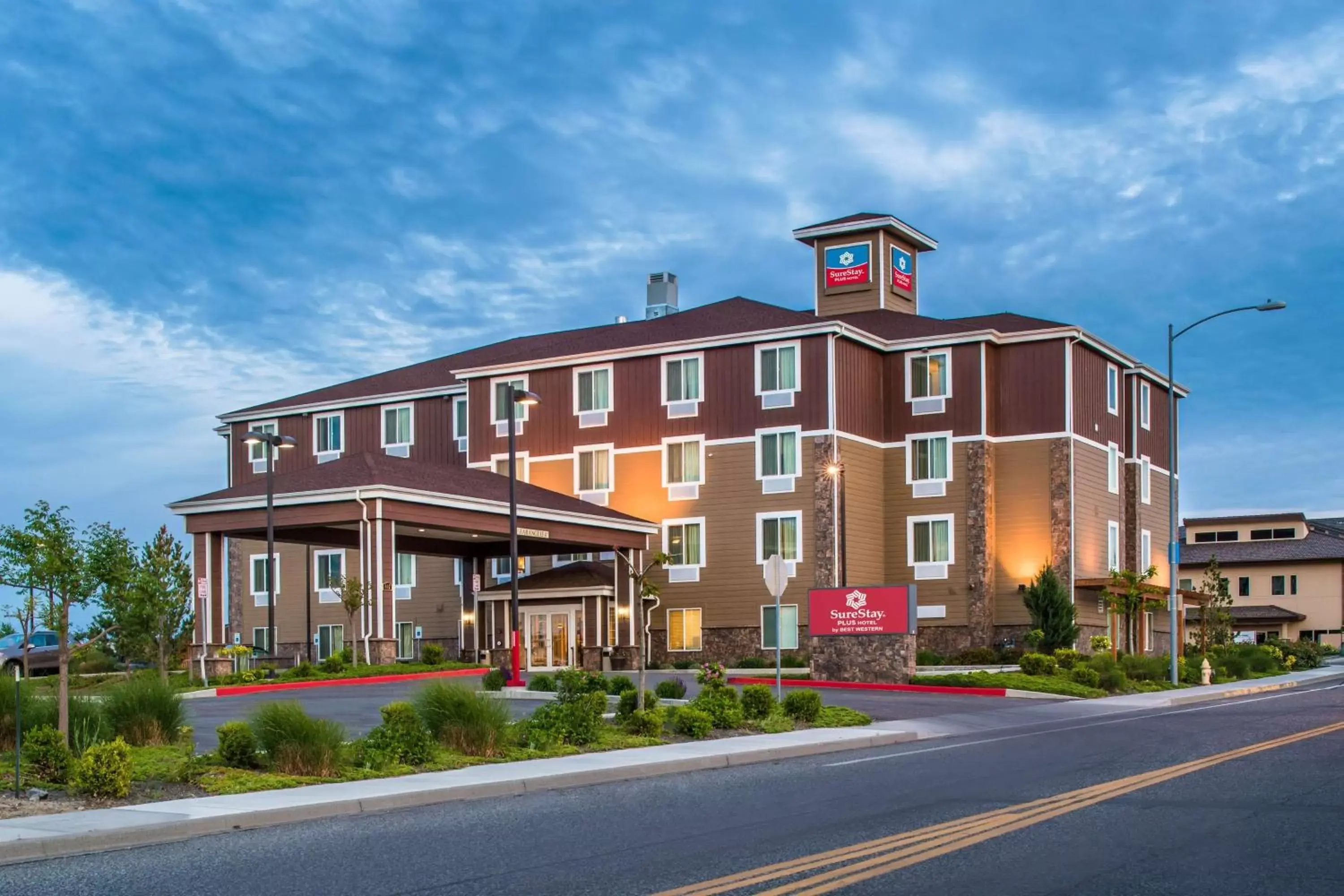 Property Building in SureStay Plus Hotel by Best Western Kennewick Tri-Cities