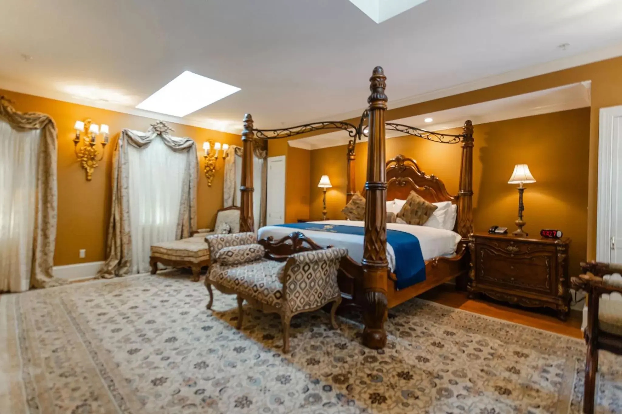 Carroll Suite 201 in 1840s Carrollton Inn Carroll Suite 201 in 1840s Carrollton Inn