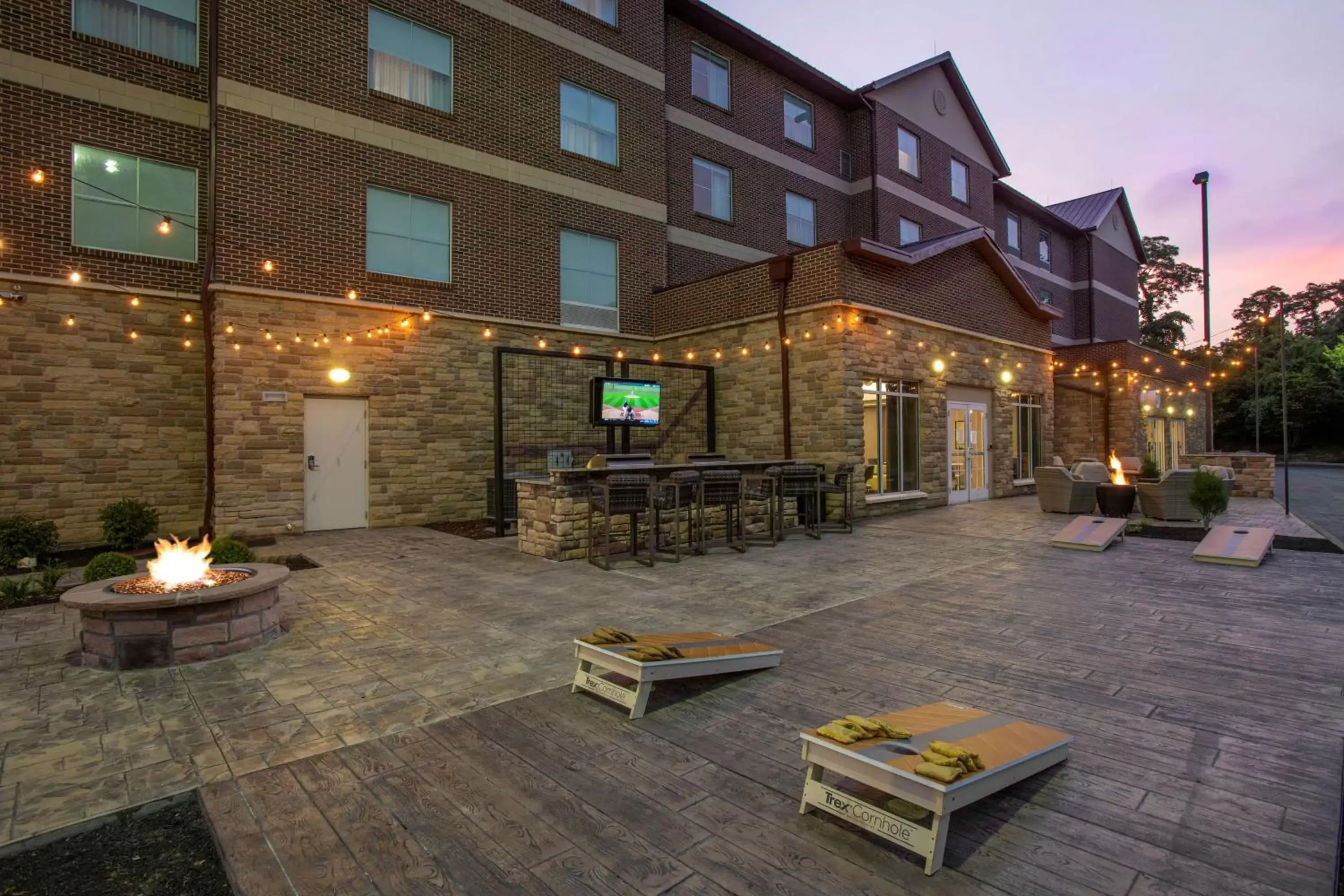 Patio, Property Building in Homewood Suites Cincinnati Airport South-Florence